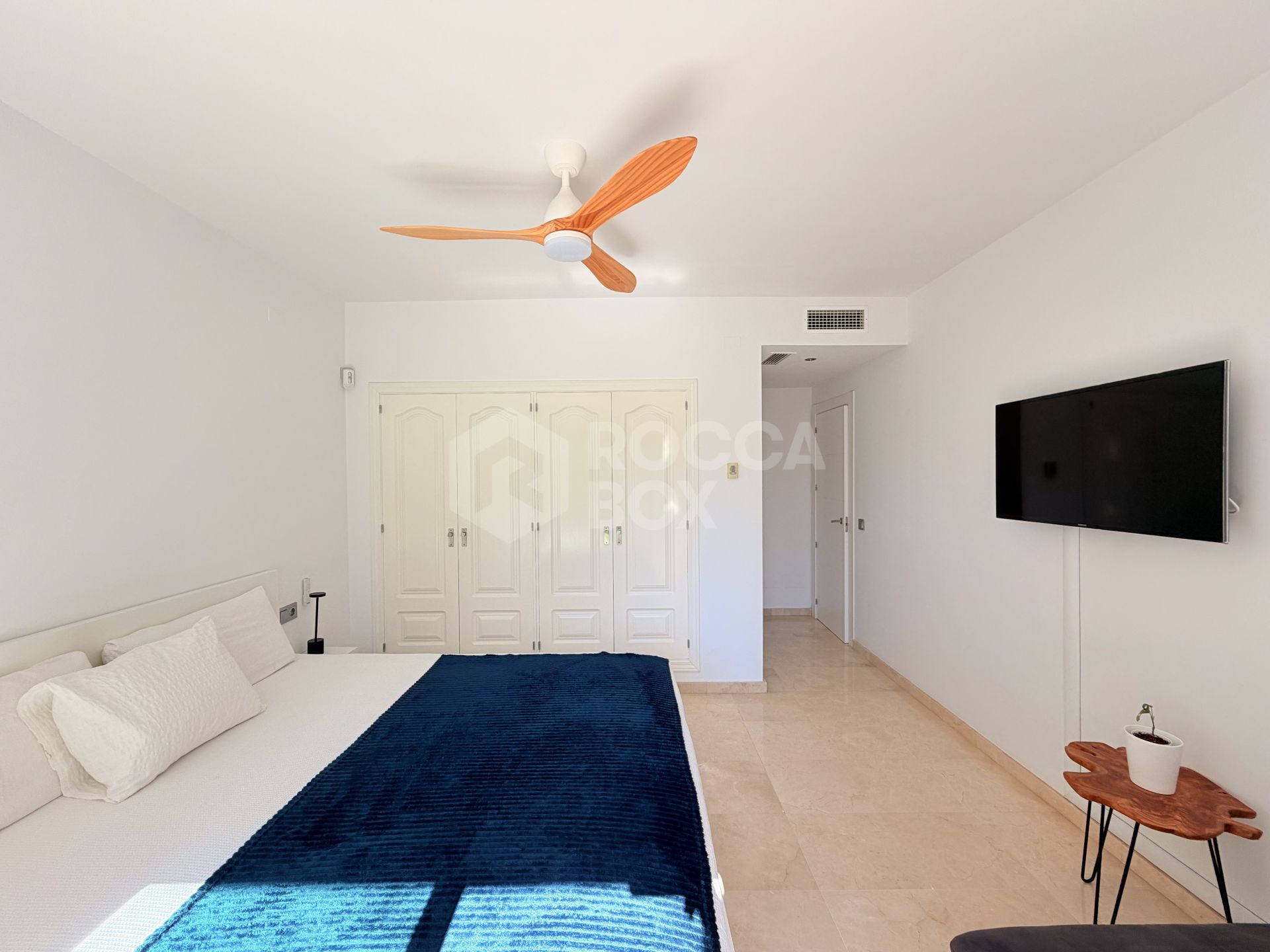 Guadalcántara Golf | Renovated ground floor apartment with private garden | Balay Crystal kitchen | 24-hour security