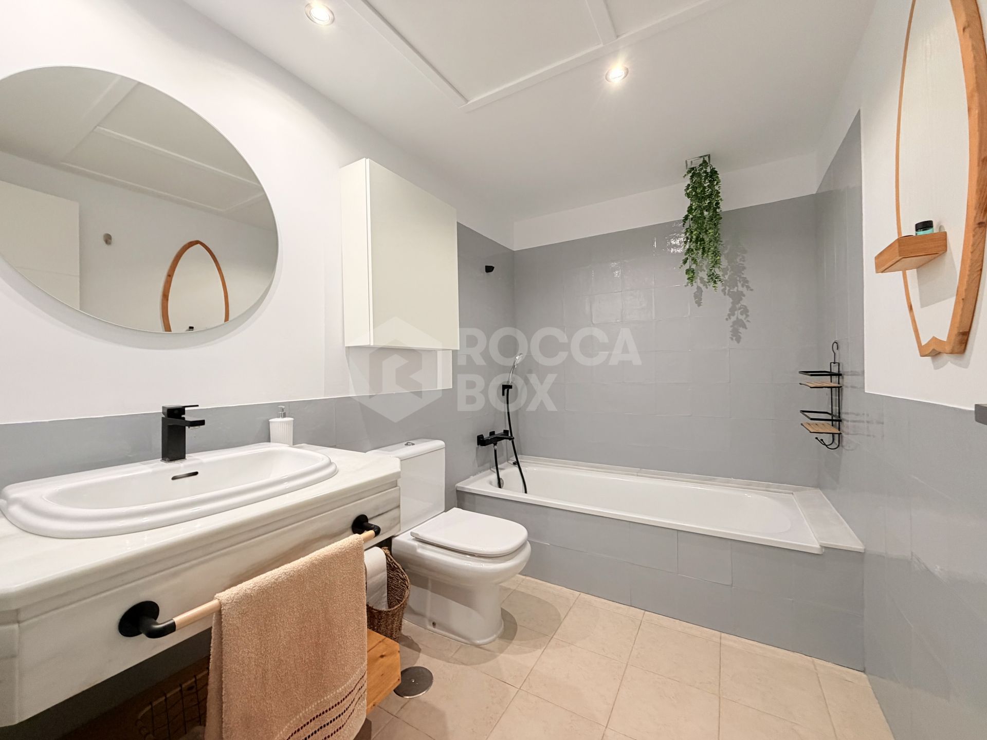 Guadalcántara Golf | Renovated ground floor apartment with private garden | Balay Crystal kitchen | 24-hour security