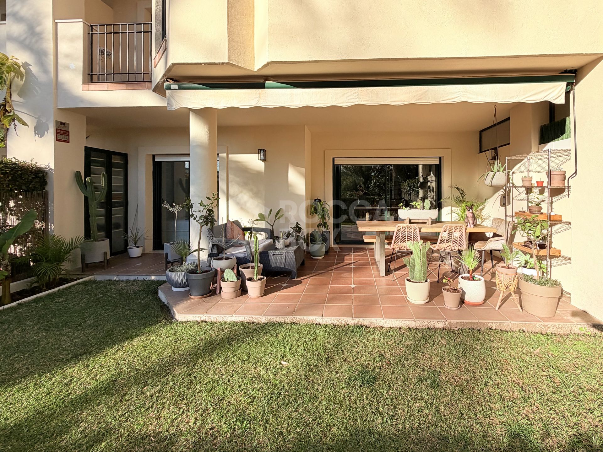 Guadalcántara Golf | Renovated ground floor apartment with private garden | Balay Crystal kitchen | 24-hour security
