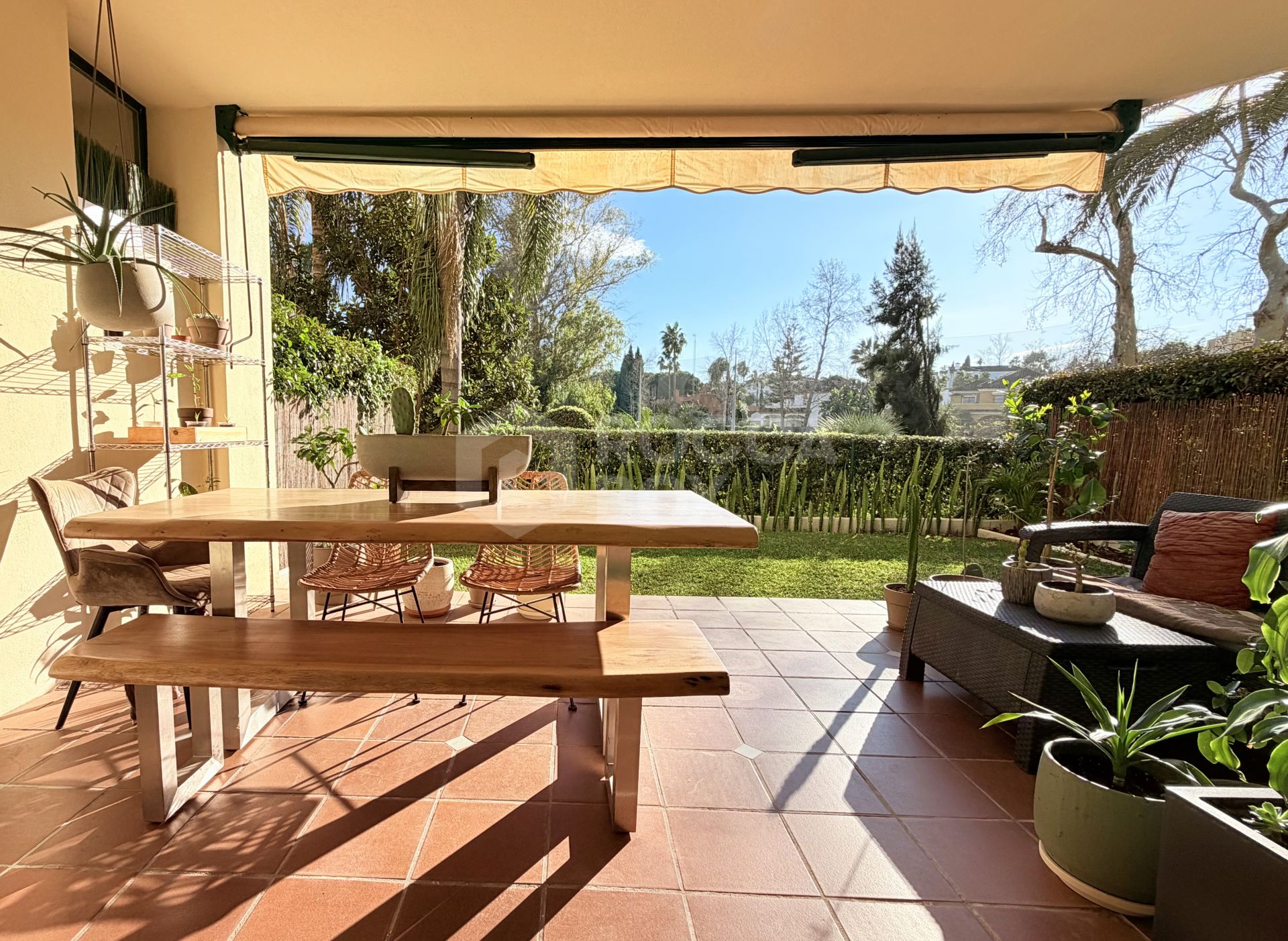 Guadalcántara Golf | Renovated ground floor apartment with private garden | Balay Crystal kitchen | 24-hour security