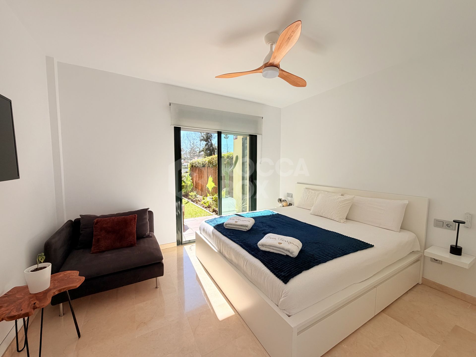 Guadalcántara Golf | Renovated ground floor apartment with private garden | Balay Crystal kitchen | 24-hour security