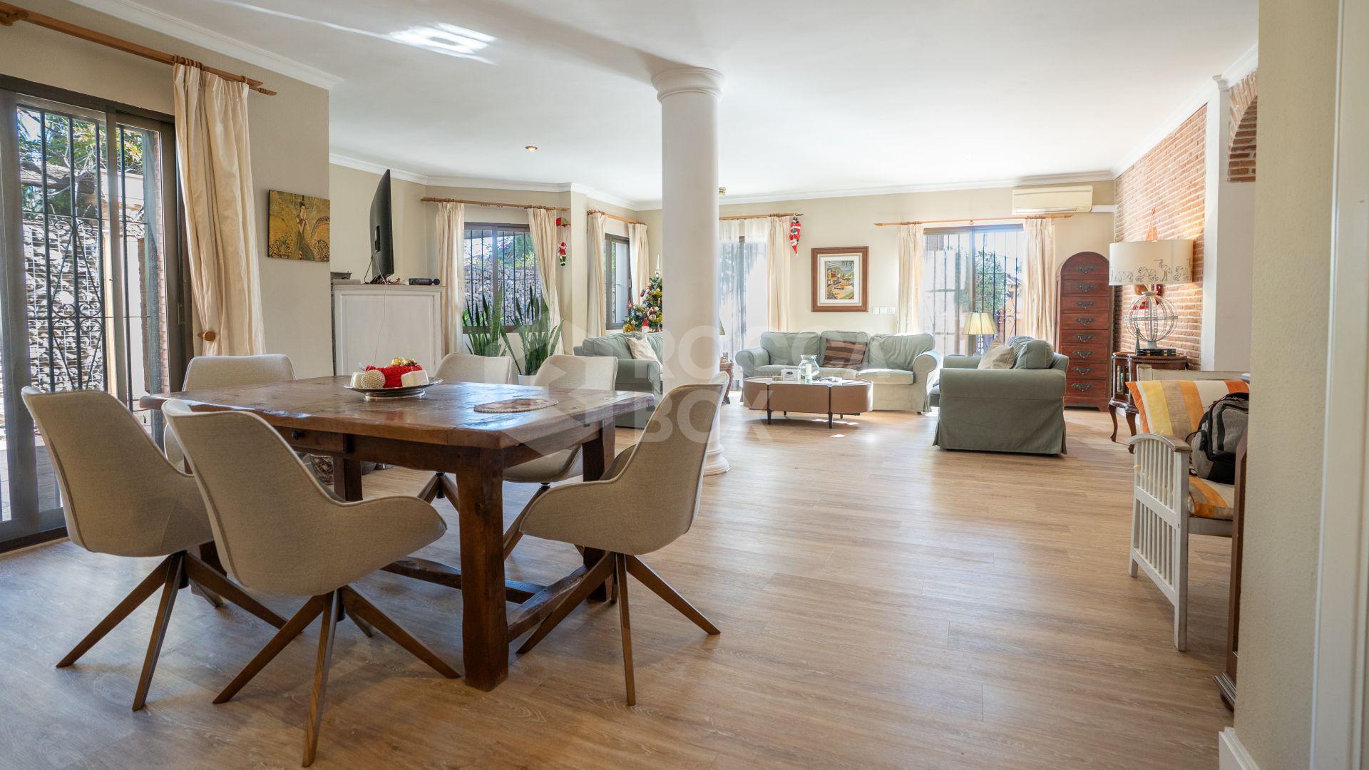 Elegant Five-Bedroom Villa with Private Pool and Garden