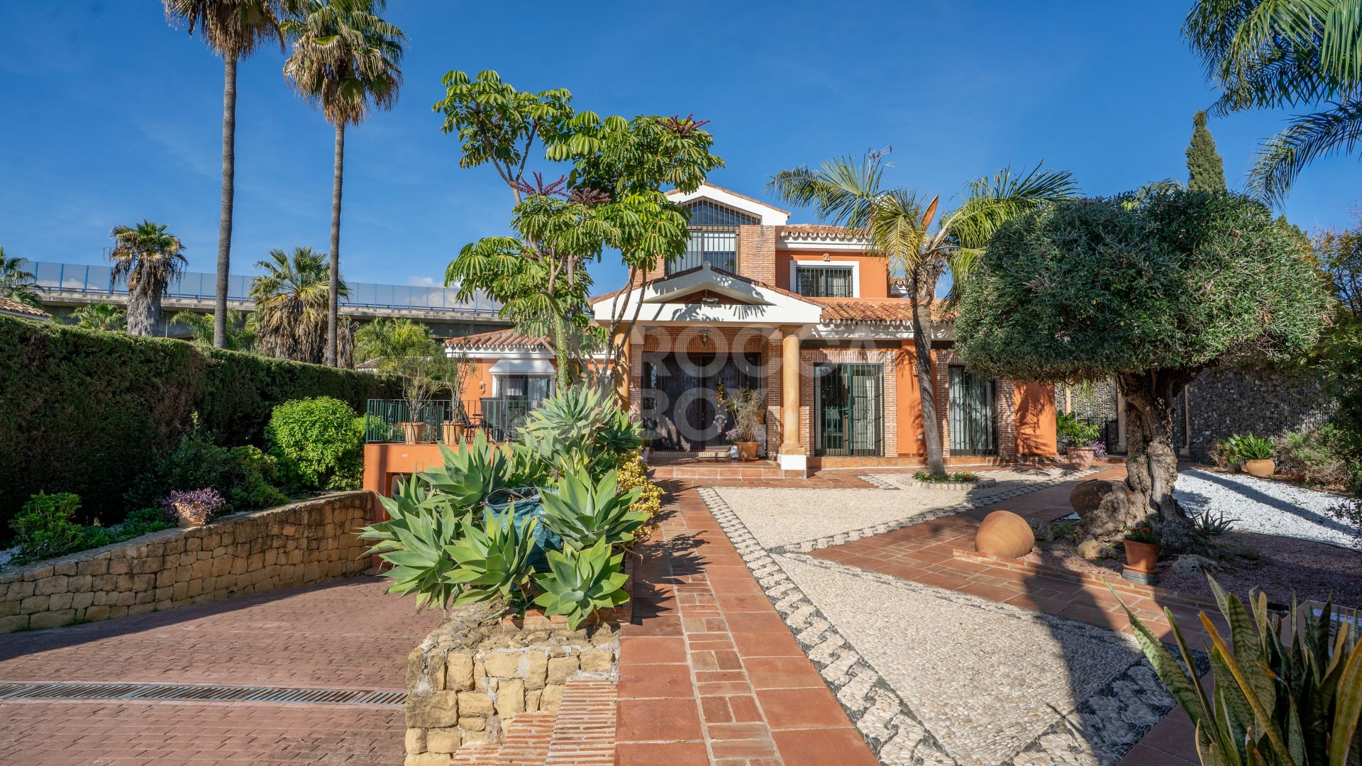 Elegant Five-Bedroom Villa with Private Pool and Garden