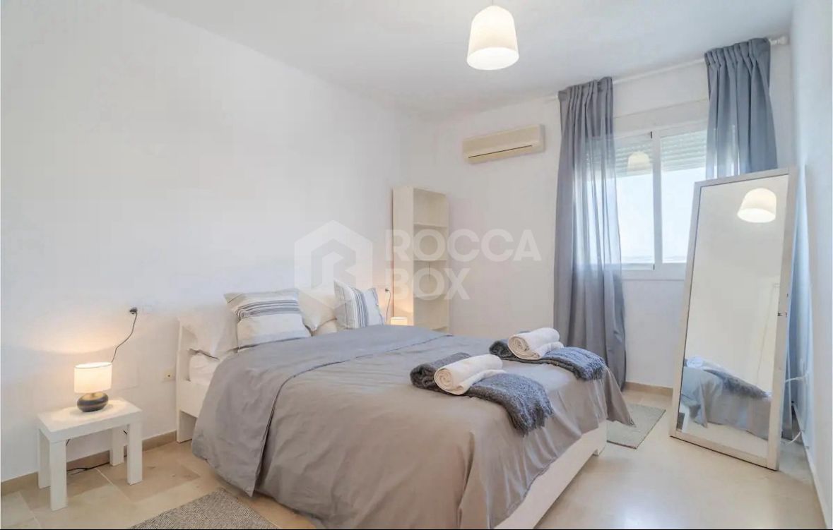 Contemporary Apartment with Stunning Marina Views