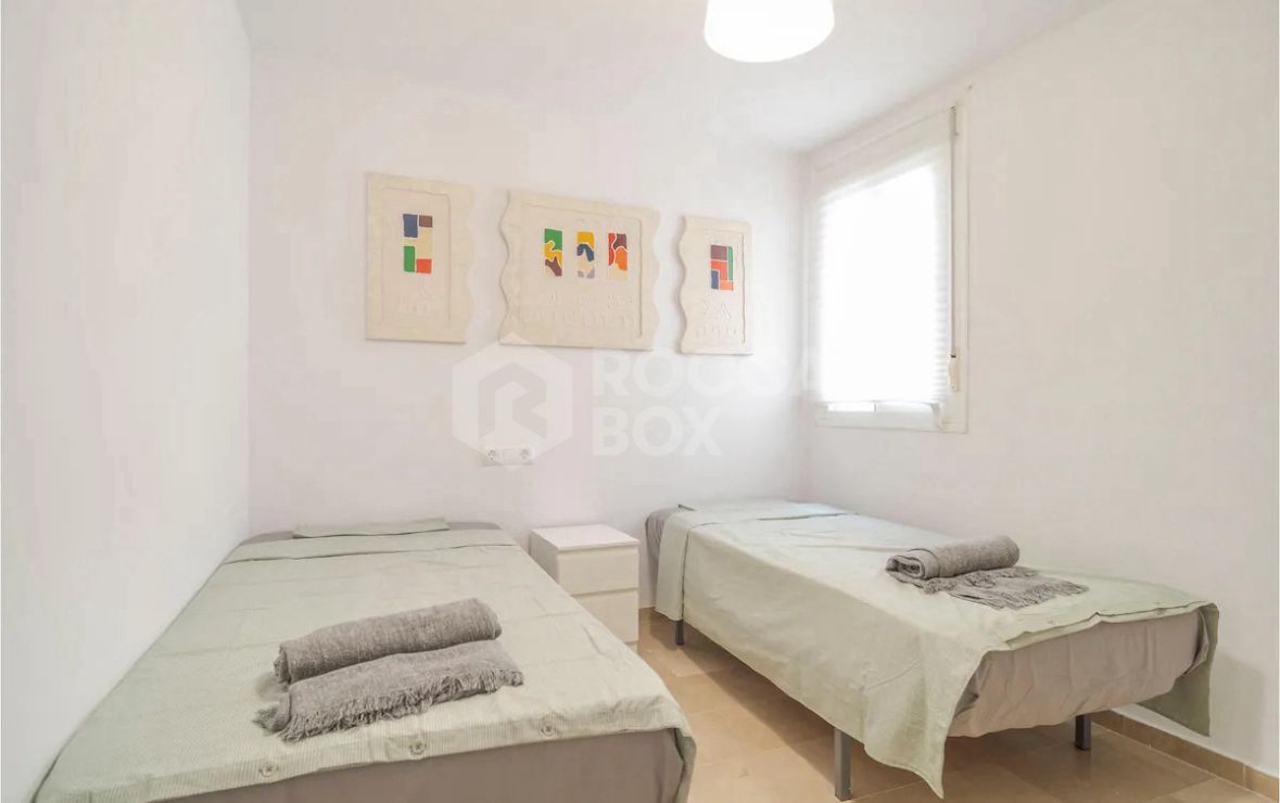 Contemporary Apartment with Stunning Marina Views