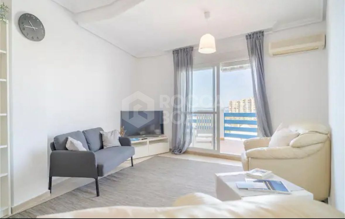 Contemporary Apartment with Stunning Marina Views