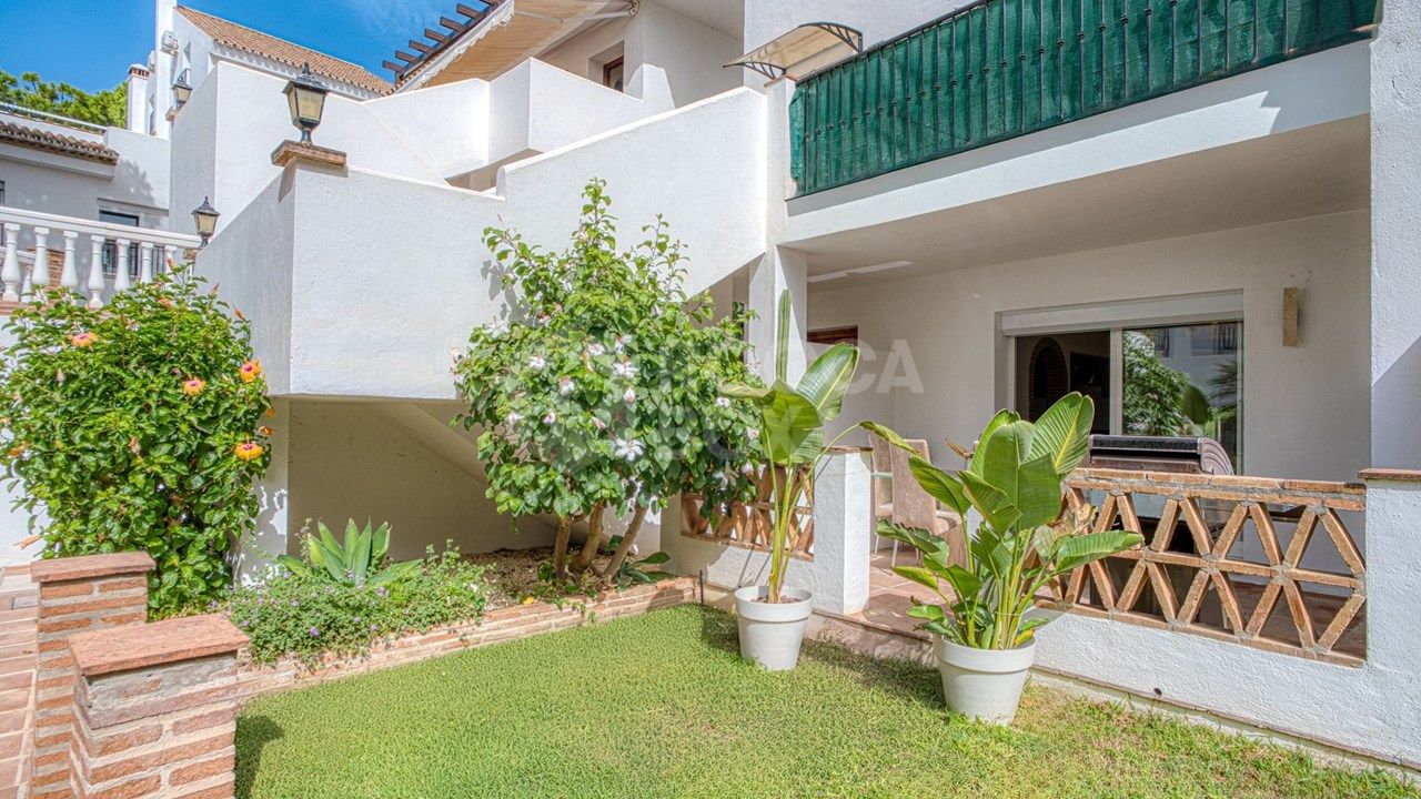 Elegant Ground Floor Apartment with Mountain Views in Los Pinos de Aloha