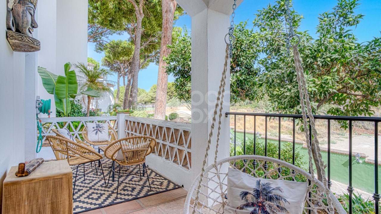 Elegant Ground Floor Apartment with Mountain Views in Los Pinos de Aloha