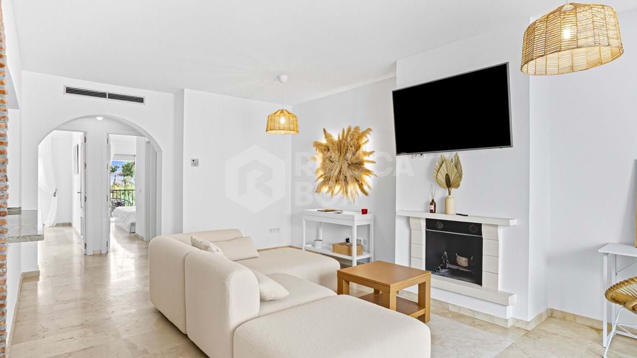 Elegant Ground Floor Apartment with Mountain Views in Los Pinos de Aloha