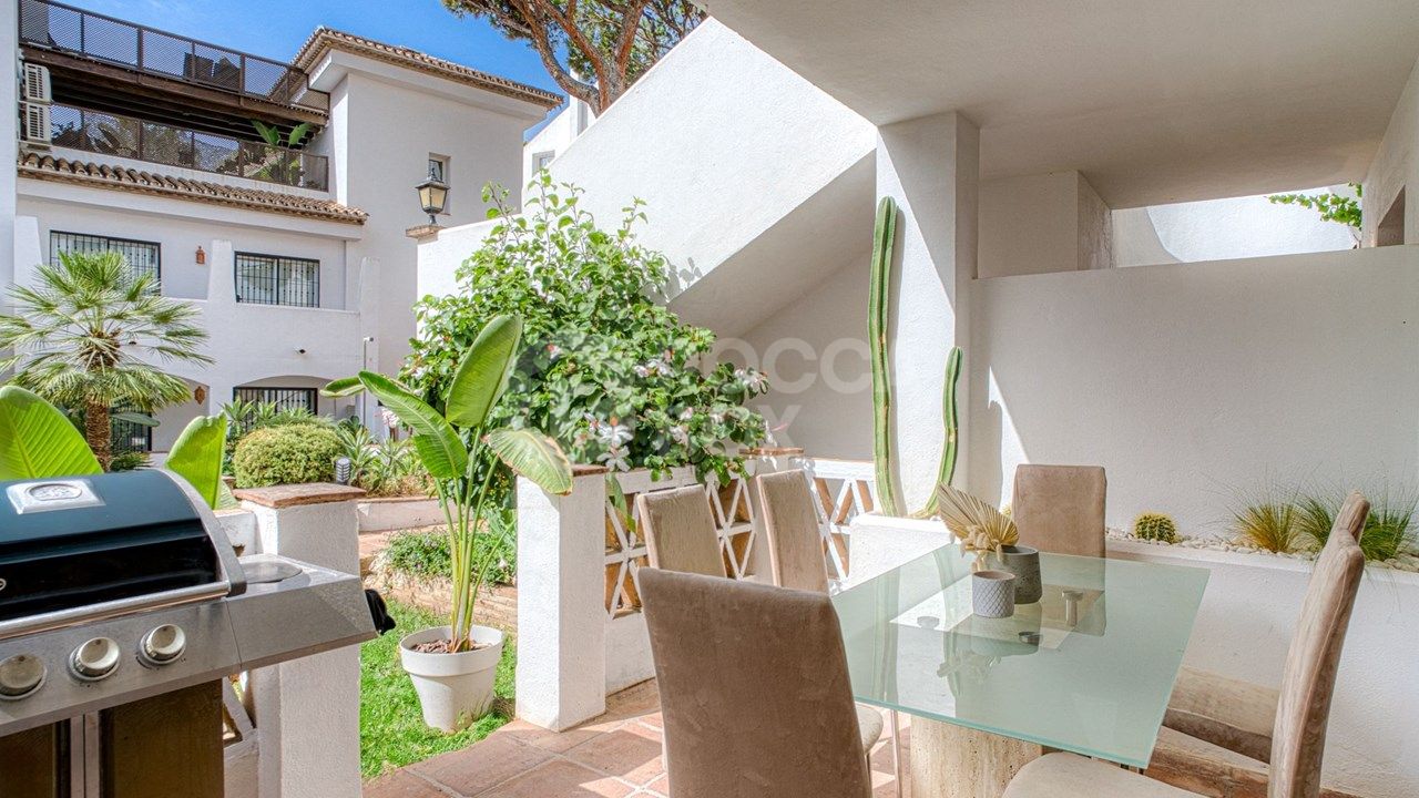 Elegant Ground Floor Apartment with Mountain Views in Los Pinos de Aloha