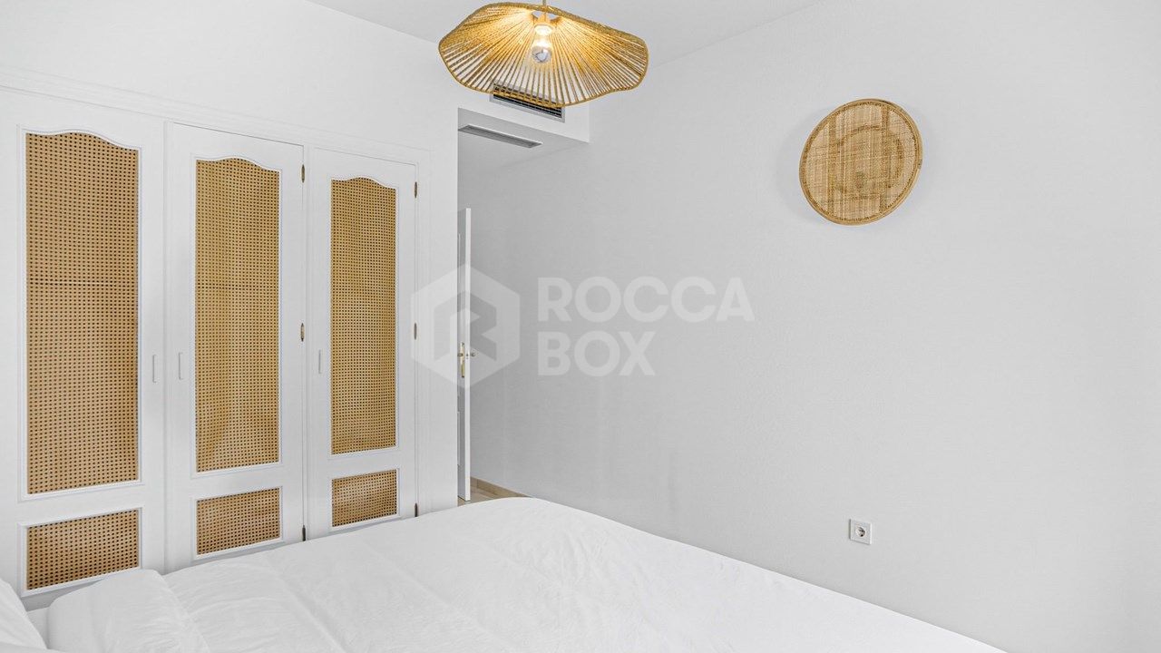 Elegant Ground Floor Apartment with Mountain Views in Los Pinos de Aloha