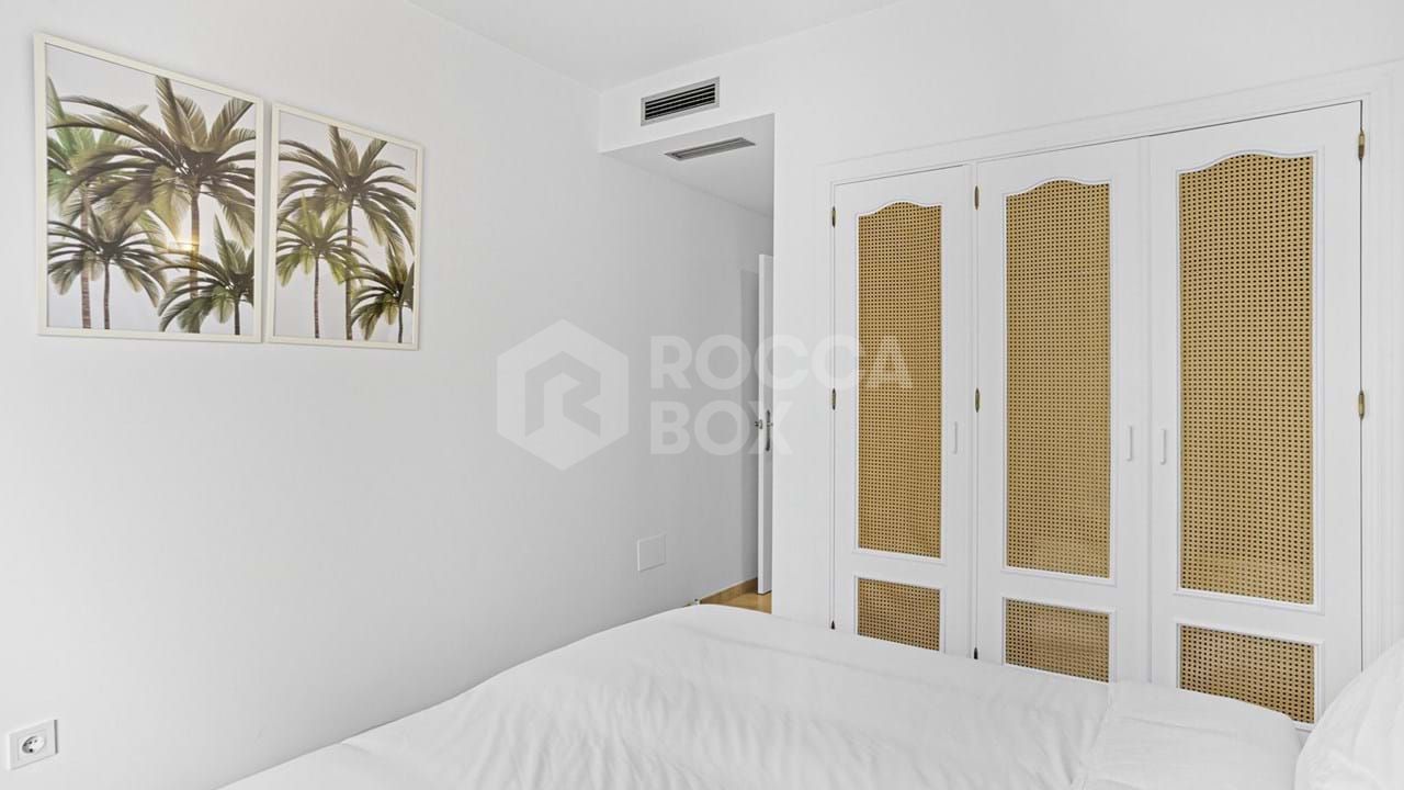 Elegant Ground Floor Apartment with Mountain Views in Los Pinos de Aloha