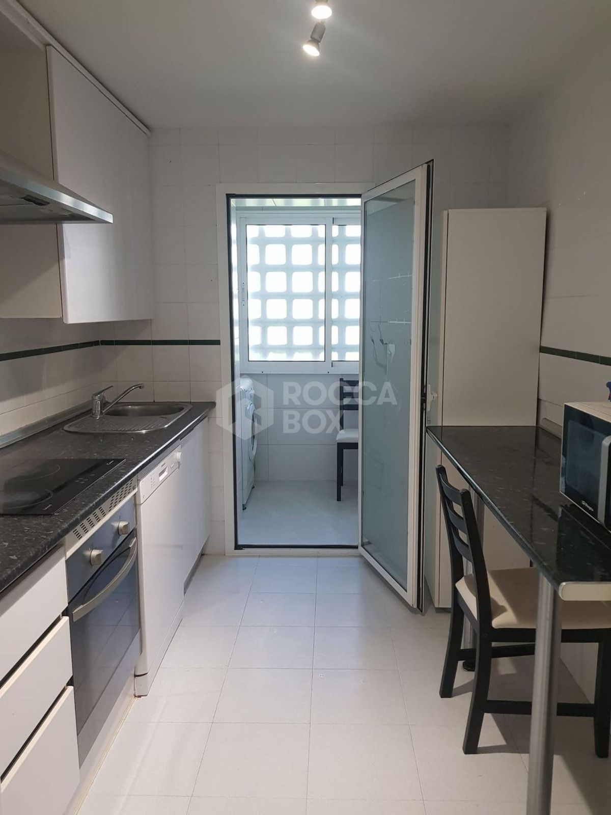 Elegant Ground Floor Apartment with Panoramic Views and Exceptional Location