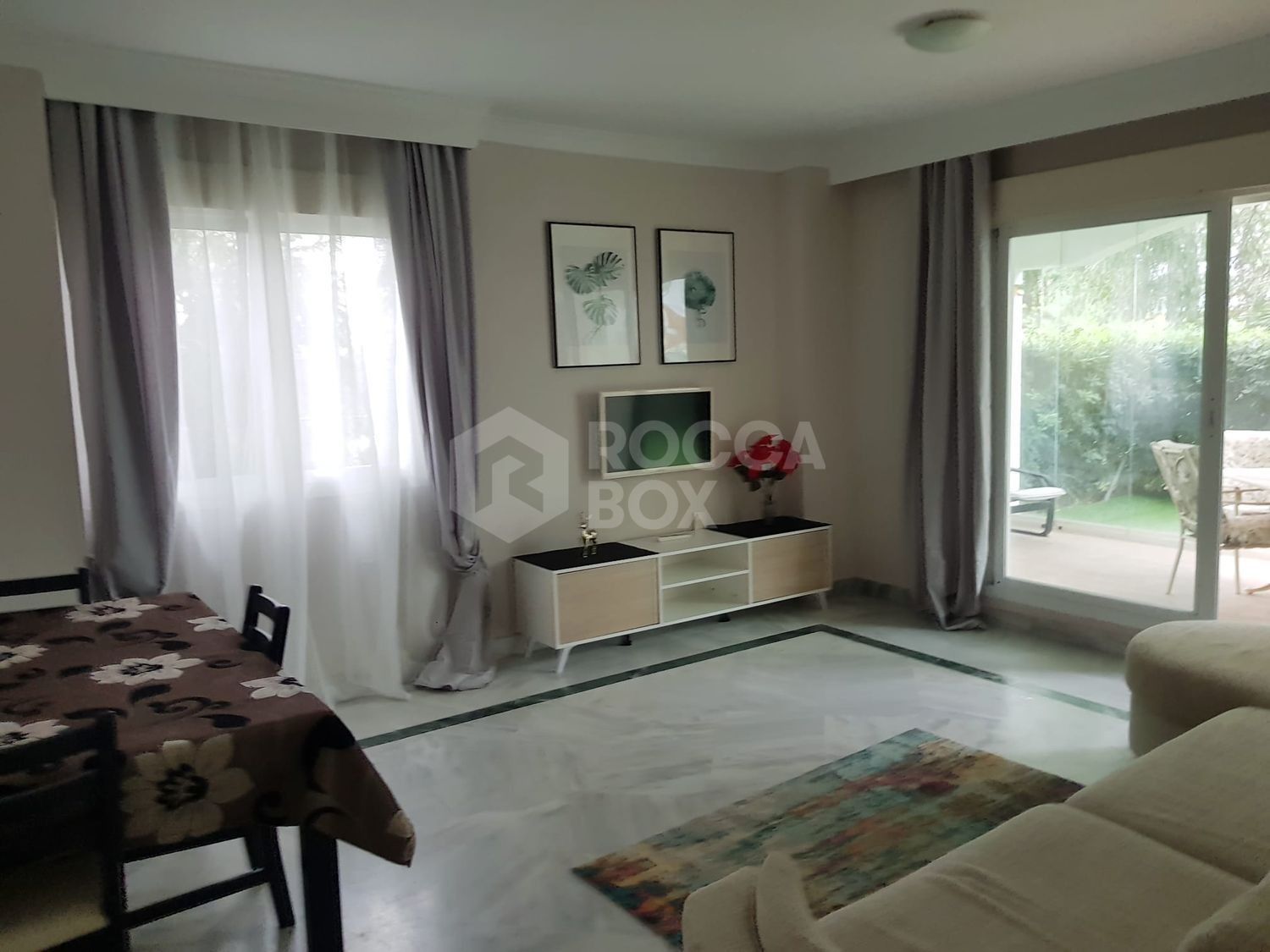 Elegant Ground Floor Apartment with Panoramic Views and Exceptional Location