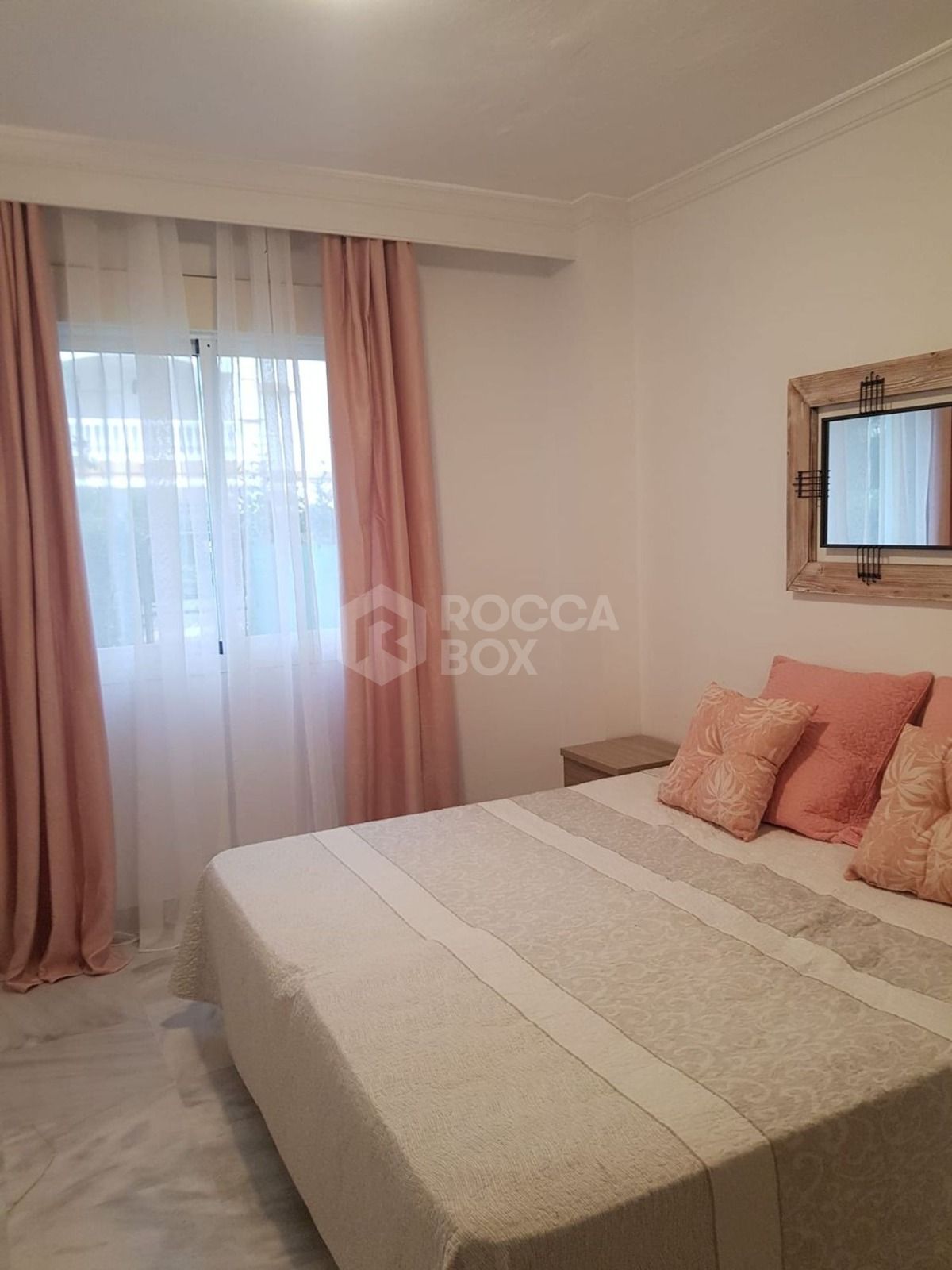 Elegant Ground Floor Apartment with Panoramic Views and Exceptional Location