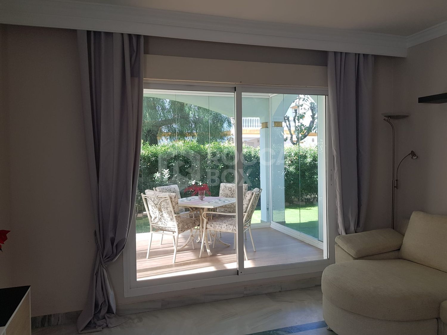 Elegant Ground Floor Apartment with Panoramic Views and Exceptional Location