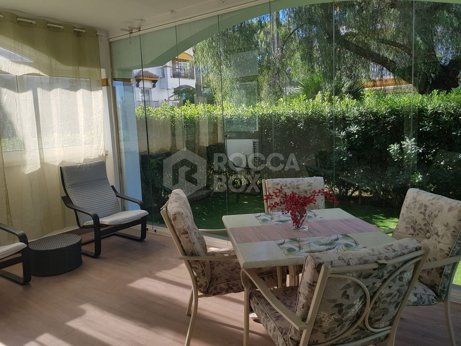 Elegant Ground Floor Apartment with Panoramic Views and Exceptional Location