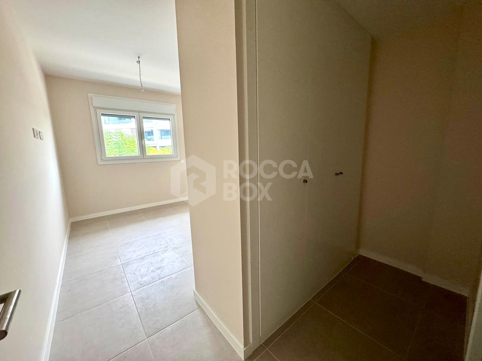 Contemporary 2-Bedroom Apartment in Aquagardens, Bel Air