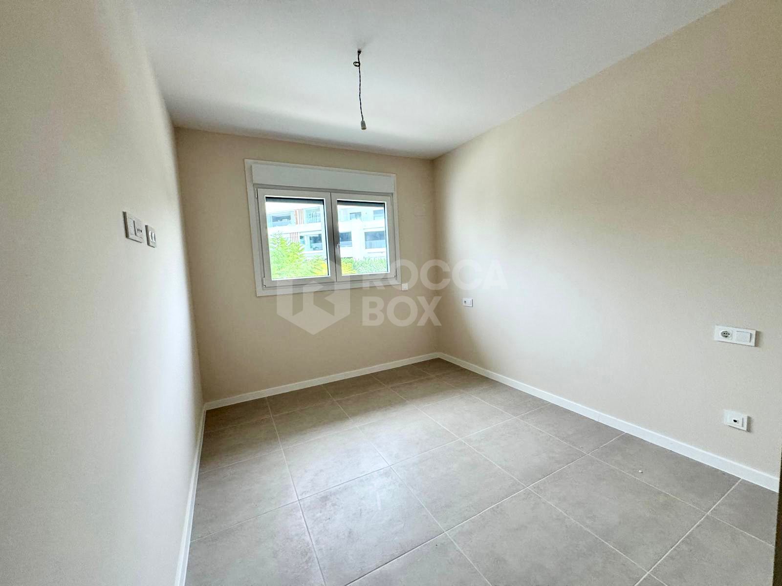 Contemporary 2-Bedroom Apartment in Aquagardens, Bel Air