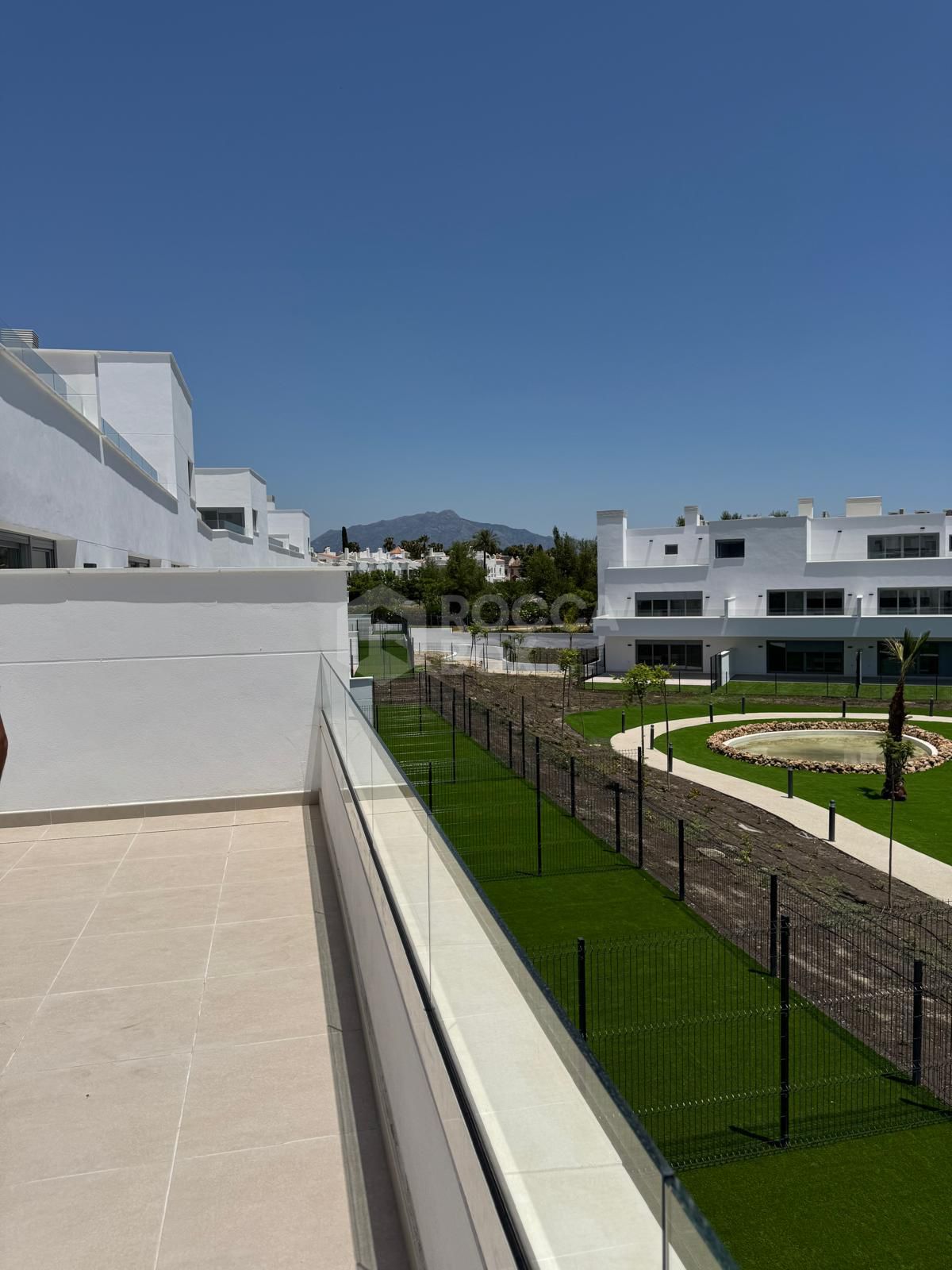 Contemporary 2-Bedroom Apartment in Aquagardens, Bel Air