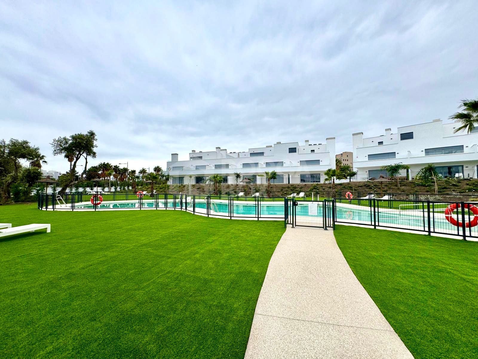 Contemporary 2-Bedroom Apartment in Aquagardens, Bel Air