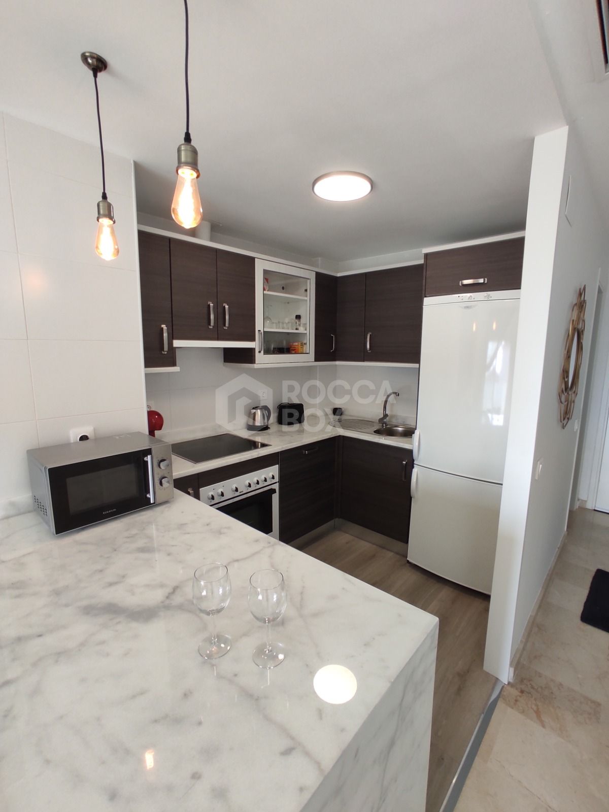 Bright & Cozy 1st-Floor Apartment with Lovely Sea Views