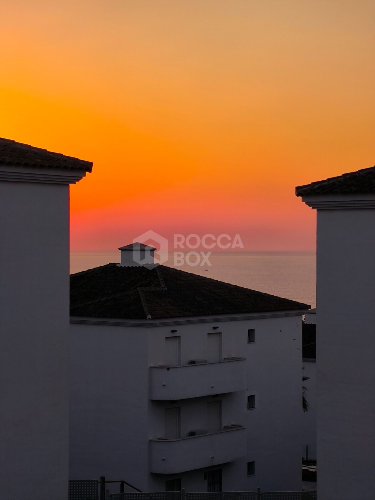 Bright & Cozy 1st-Floor Apartment with Lovely Sea Views
