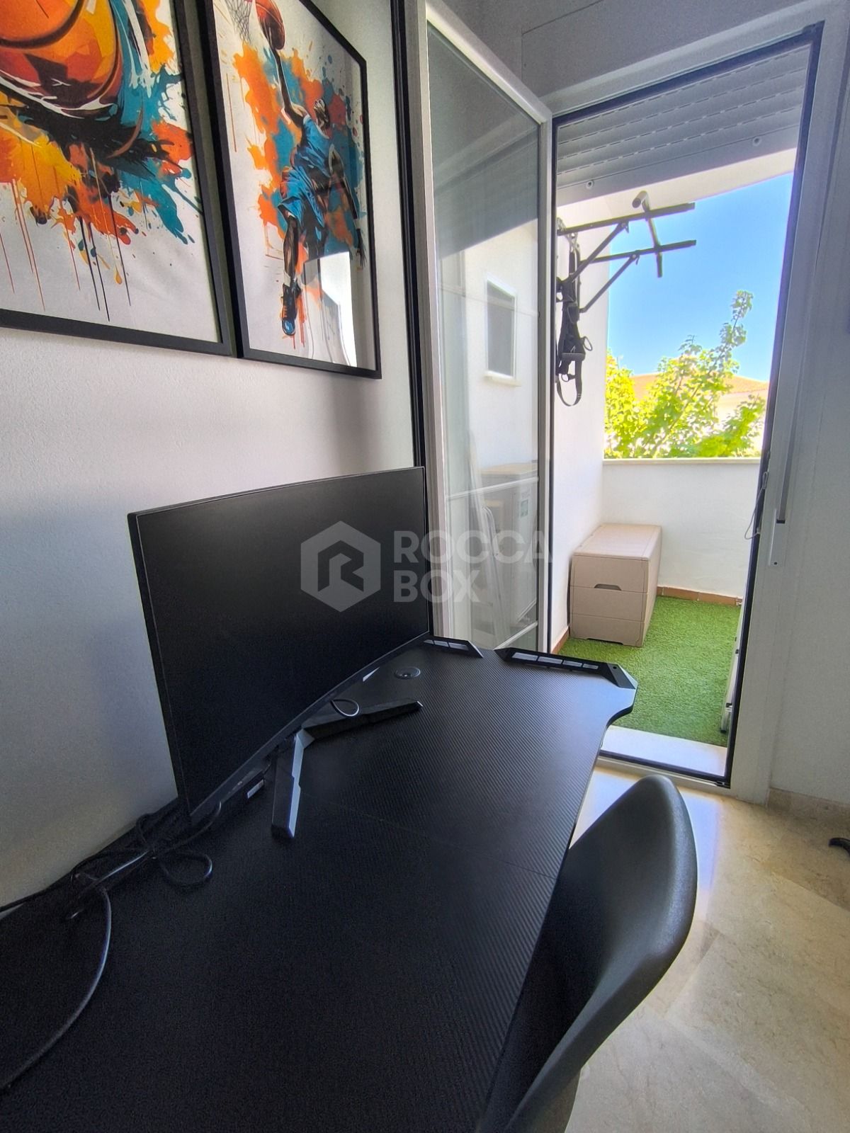 Bright & Cozy 1st-Floor Apartment with Lovely Sea Views