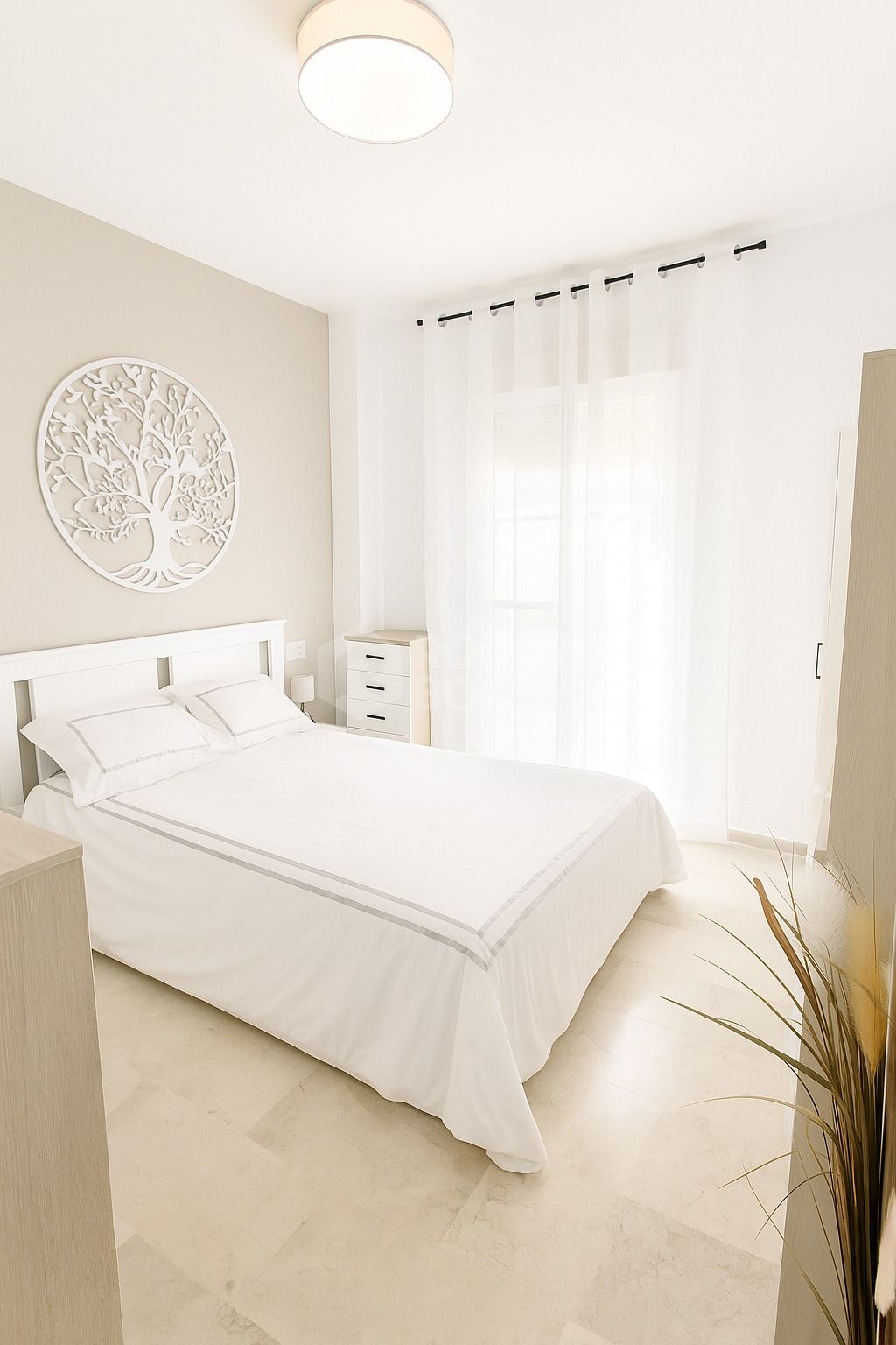 Bright & Cozy 1st-Floor Apartment with Lovely Sea Views