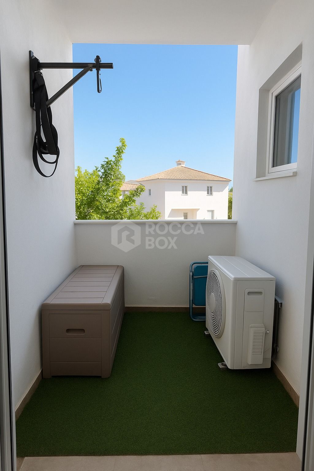 Bright & Cozy 1st-Floor Apartment with Lovely Sea Views