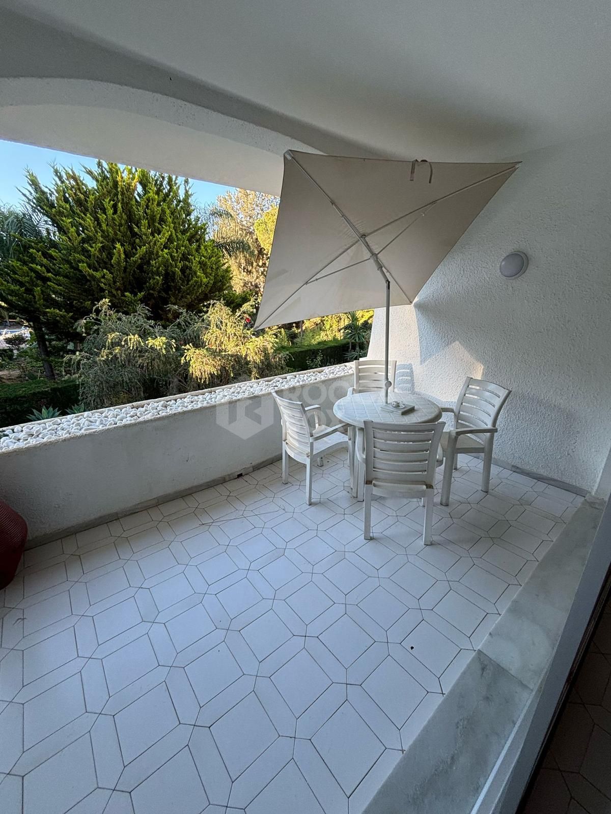 Charming Studio Apartment with Garden and Pool Views