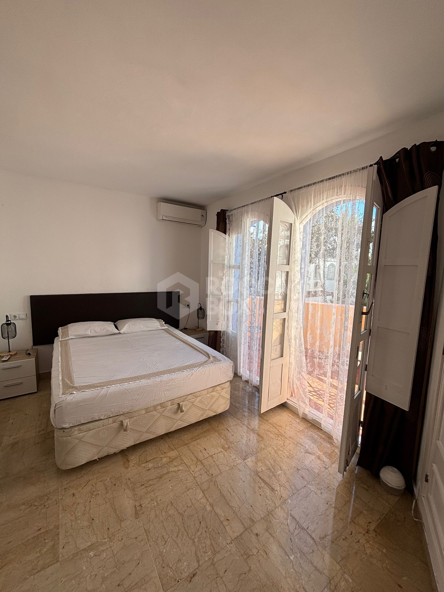 Elegant Three-Storey Town House with Communal Amenities in Tranquil Urbanisation