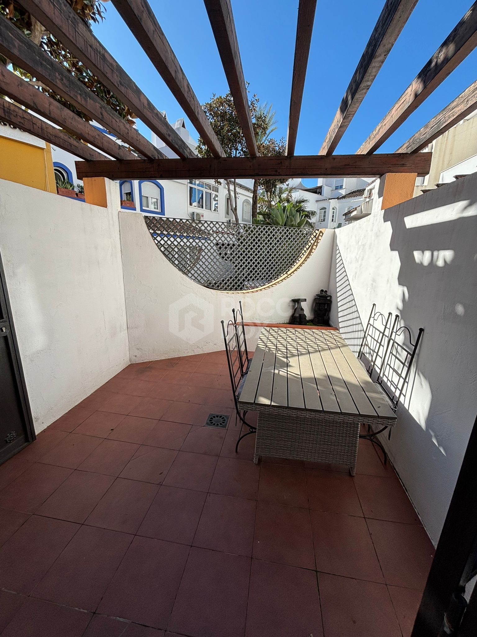 Elegant Three-Storey Town House with Communal Amenities in Tranquil Urbanisation