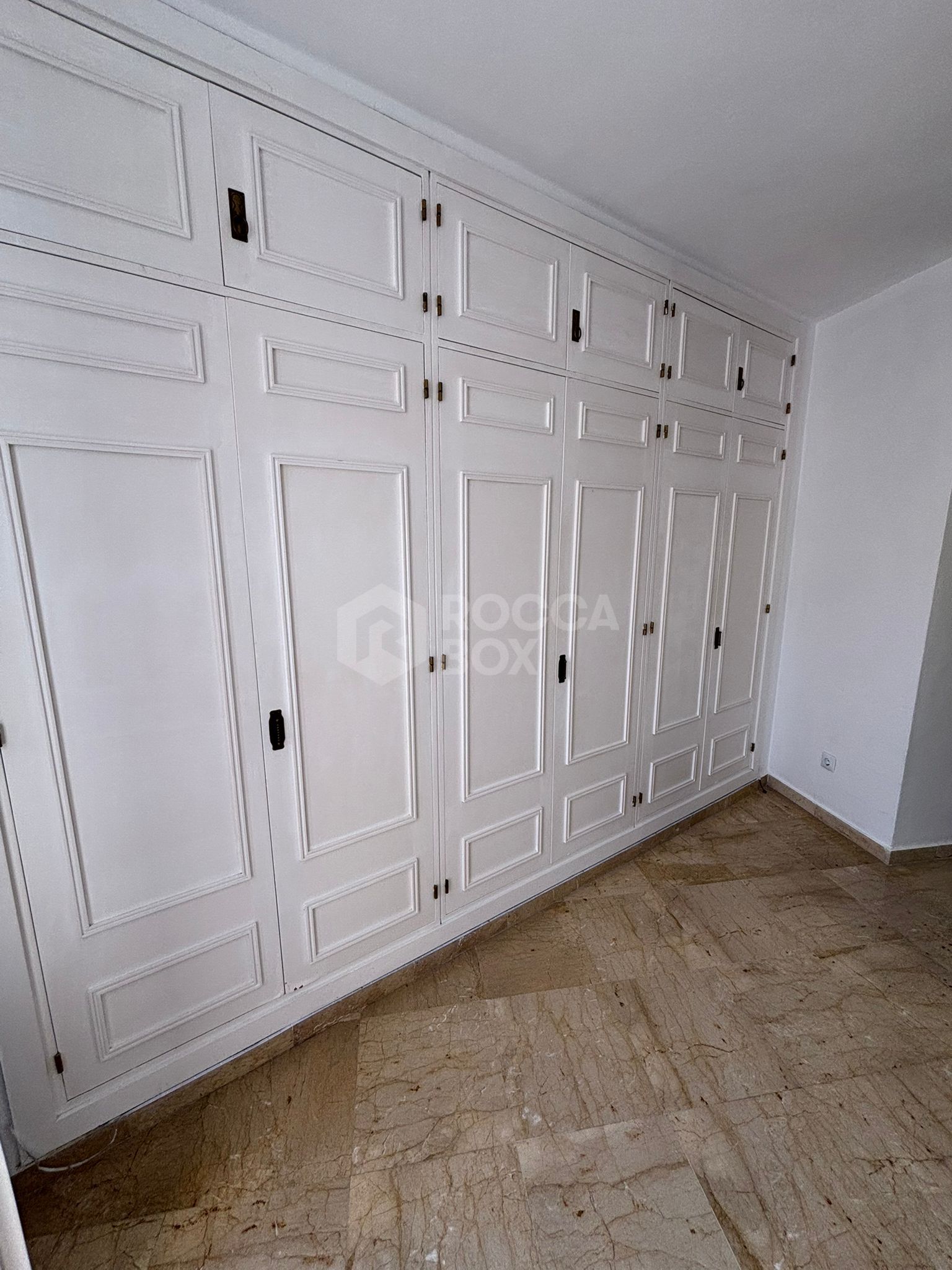 Elegant Three-Storey Town House with Communal Amenities in Tranquil Urbanisation