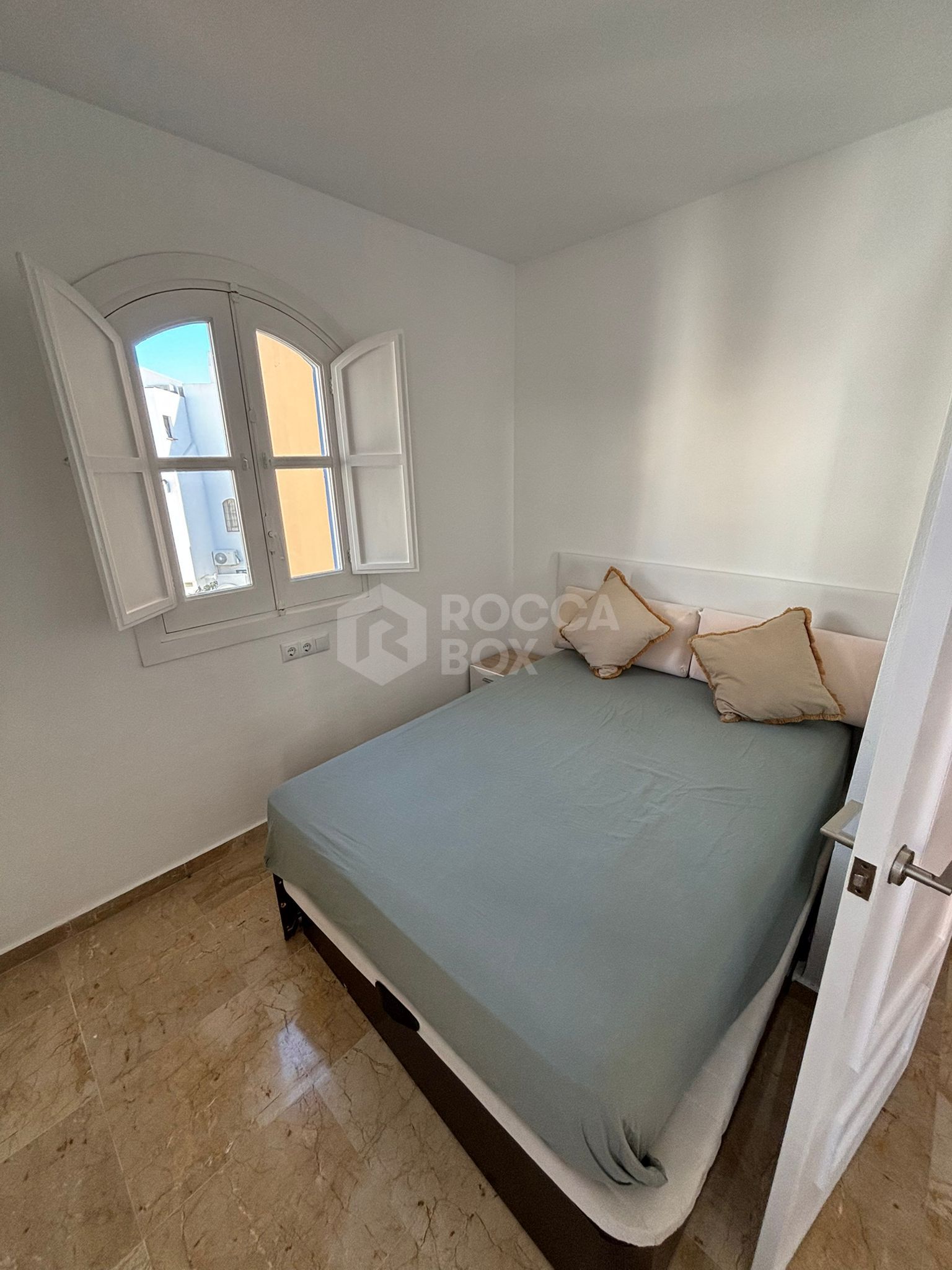 Elegant Three-Storey Town House with Communal Amenities in Tranquil Urbanisation