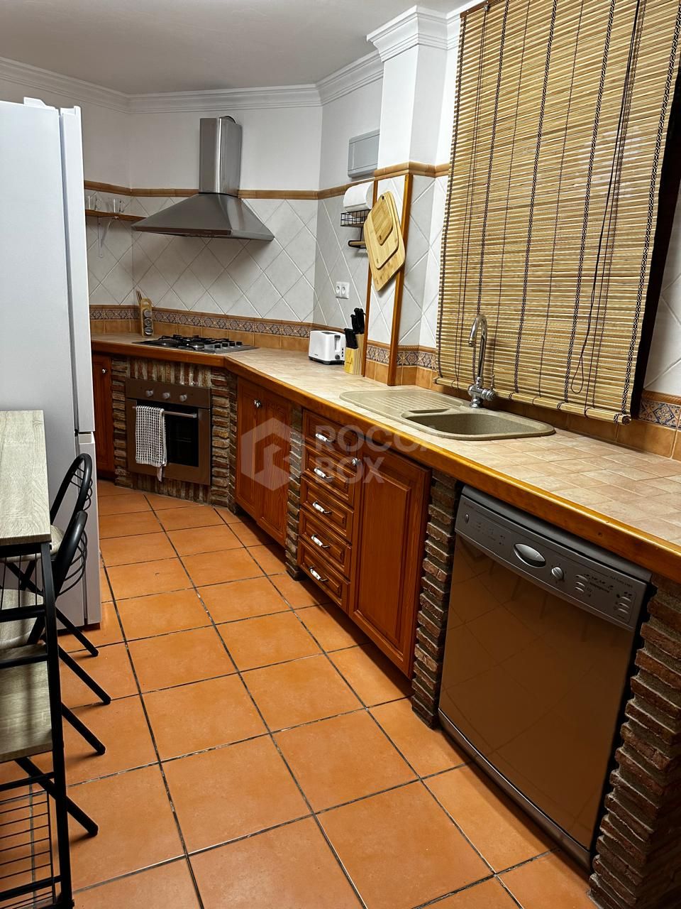 Elegant Three-Storey Town House with Communal Amenities in Tranquil Urbanisation