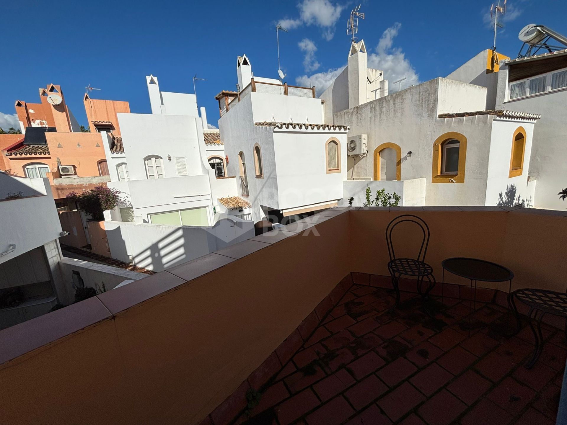 Elegant Three-Storey Town House with Communal Amenities in Tranquil Urbanisation