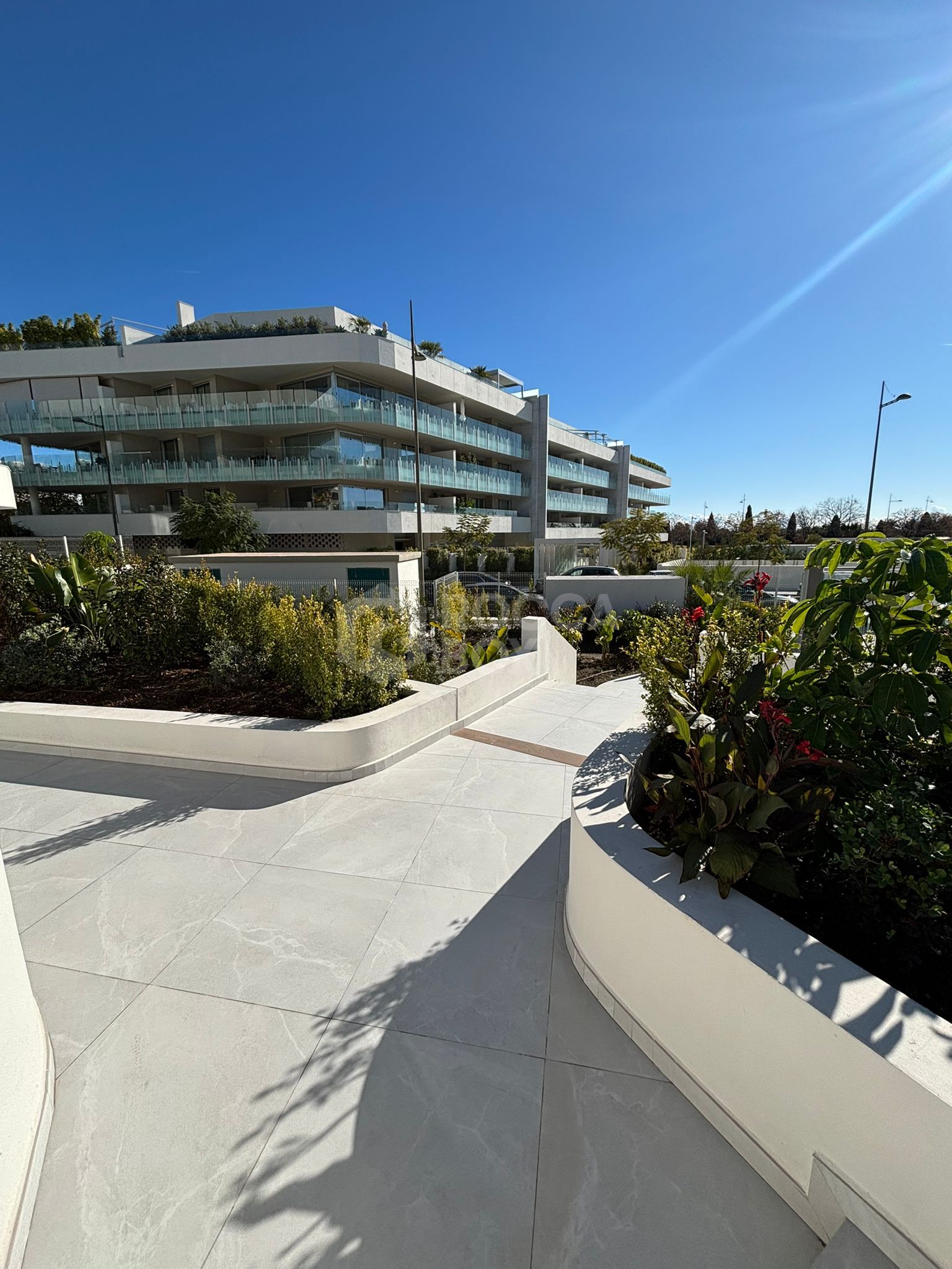 Luxury New Build Apartment with Sea Views and Prime Amenities