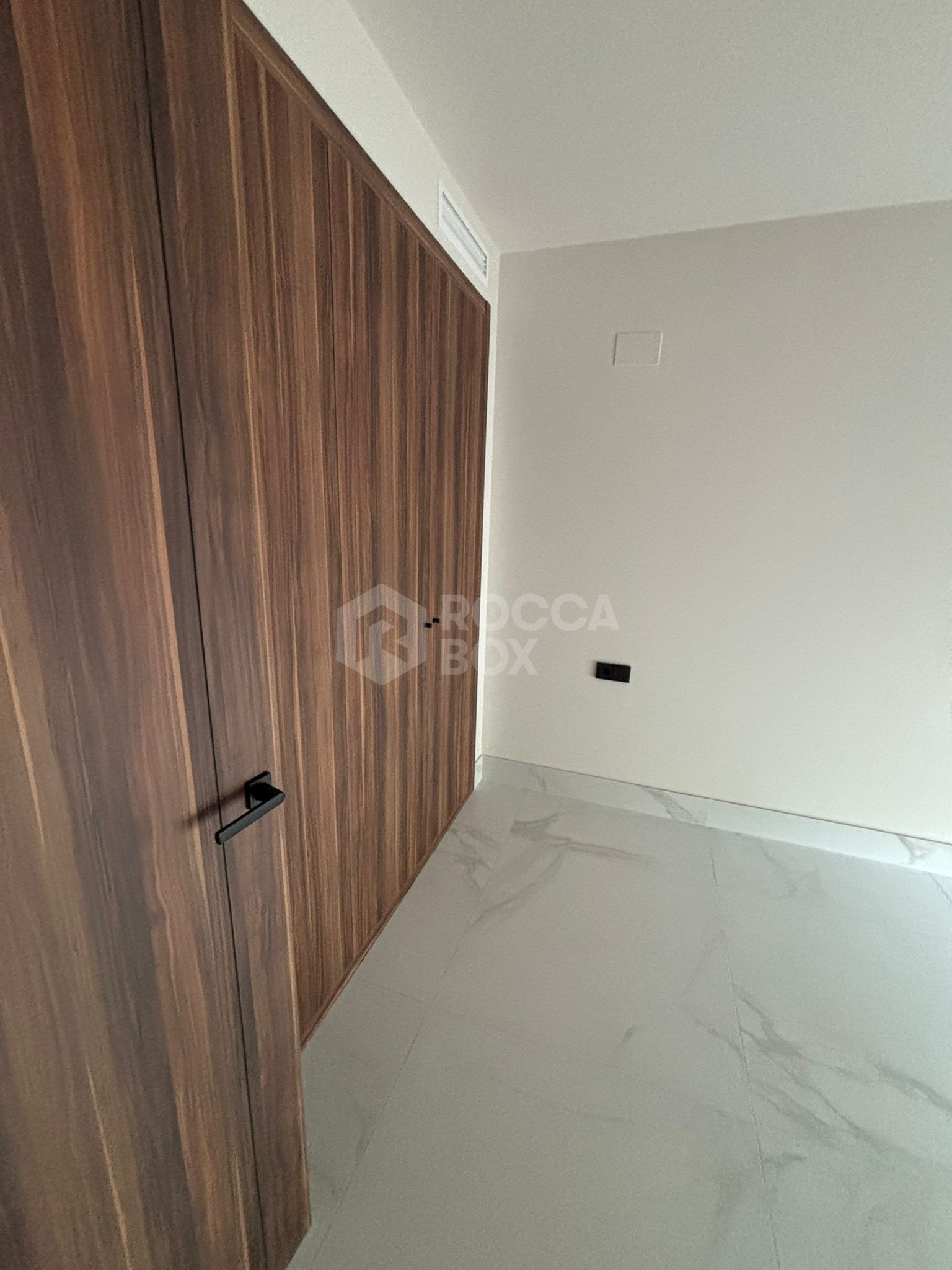 Luxury New Build Apartment with Sea Views and Prime Amenities