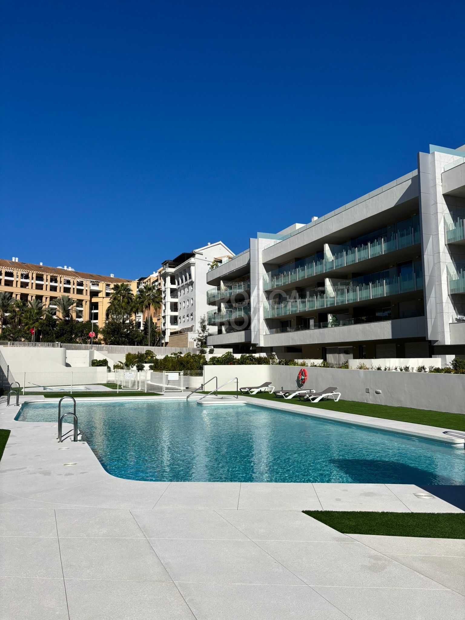 Luxury New Build Apartment with Sea Views and Prime Amenities