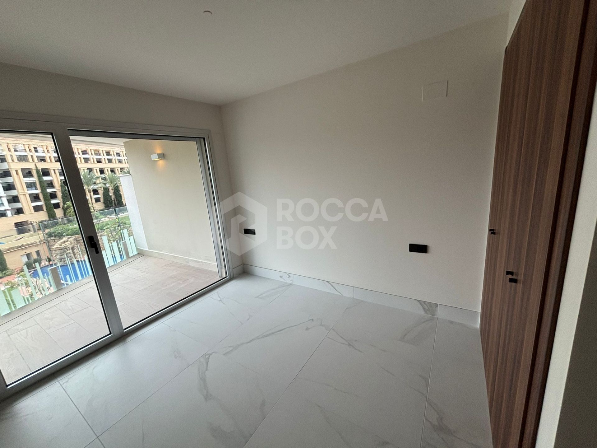 Luxury New Build Apartment with Sea Views and Prime Amenities