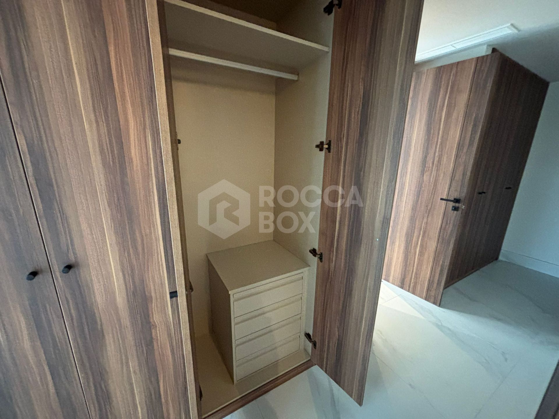 Luxury New Build Apartment with Sea Views and Prime Amenities