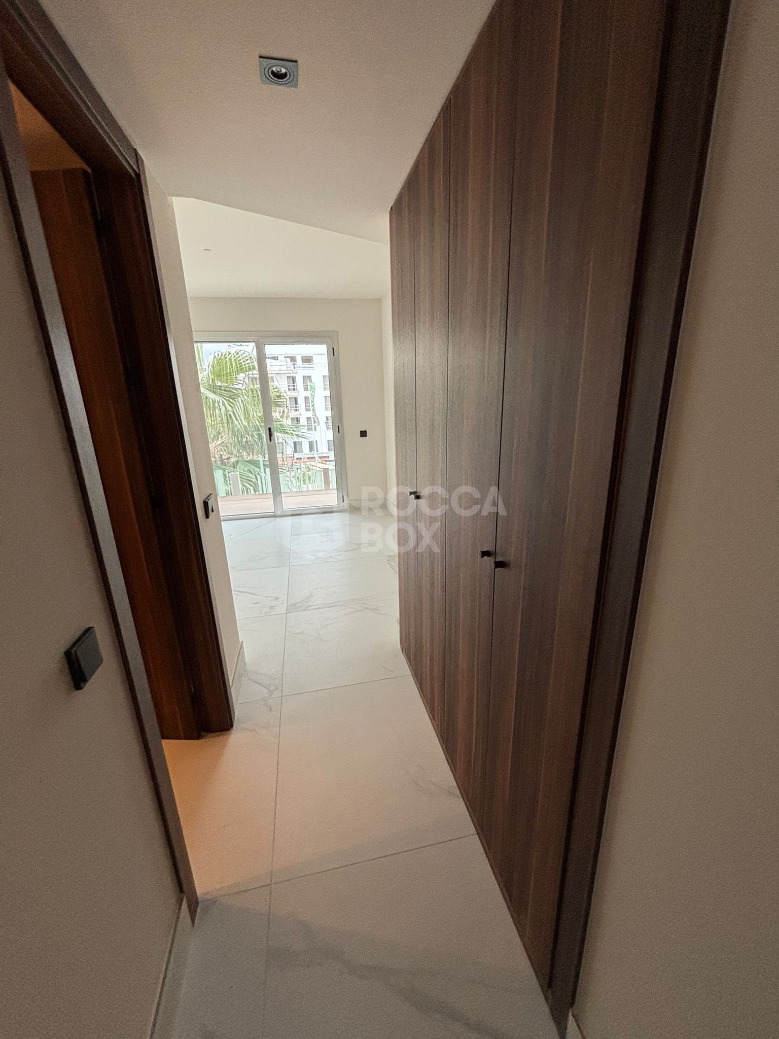 Luxury New Build Apartment with Sea Views and Prime Amenities