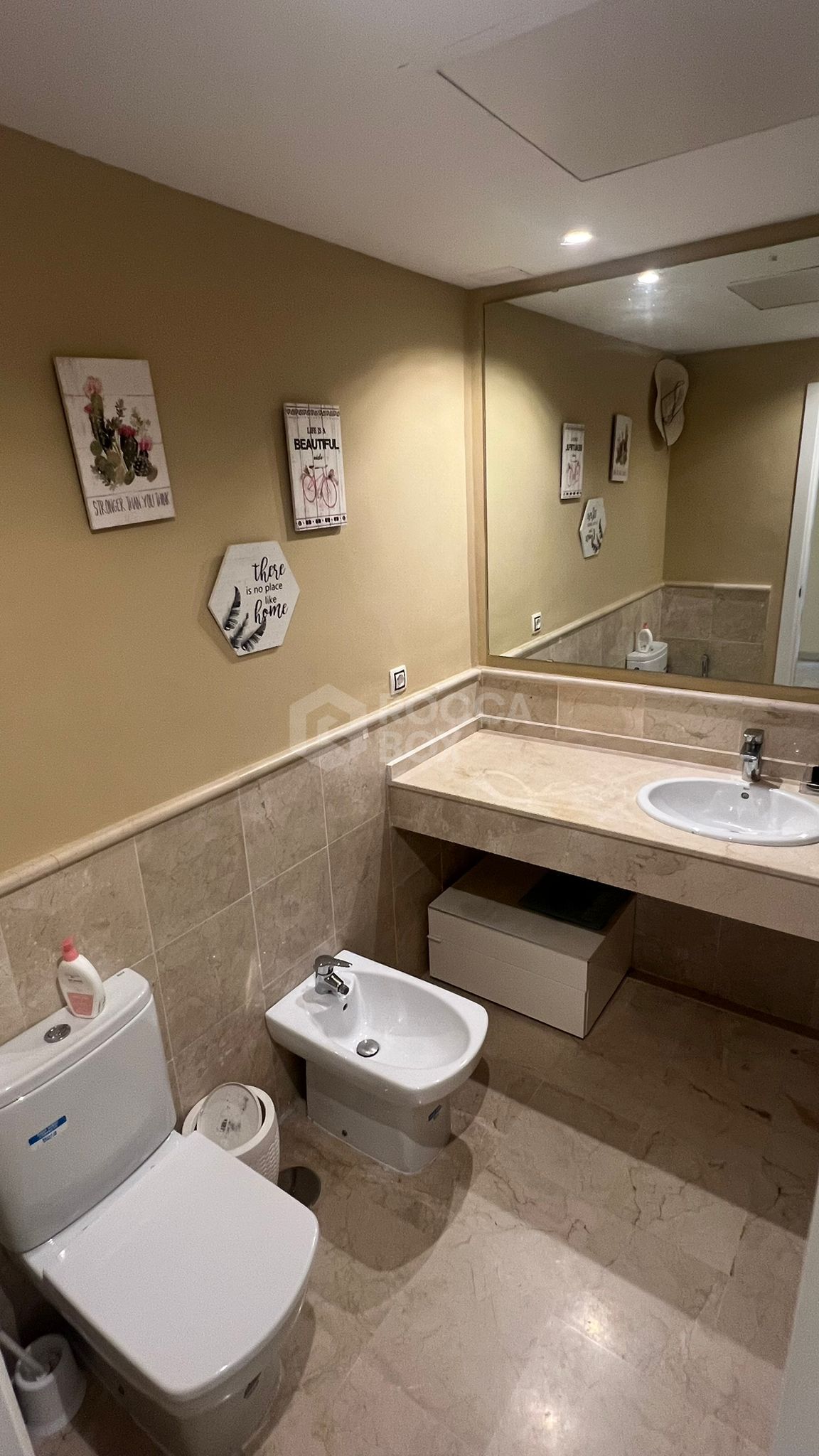 Two-Bedroom Apartment in Aloha Royal