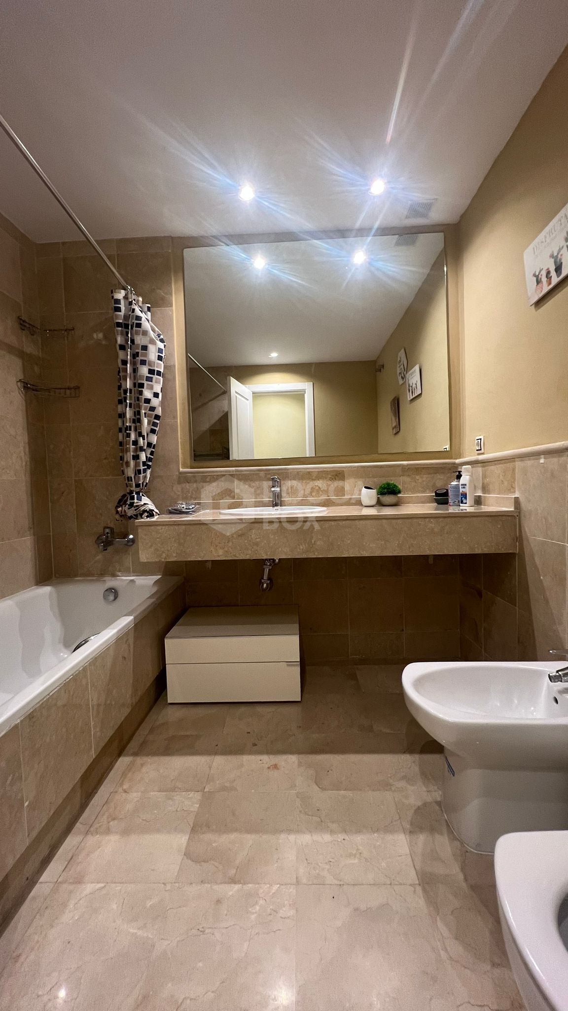 Two-Bedroom Apartment in Aloha Royal