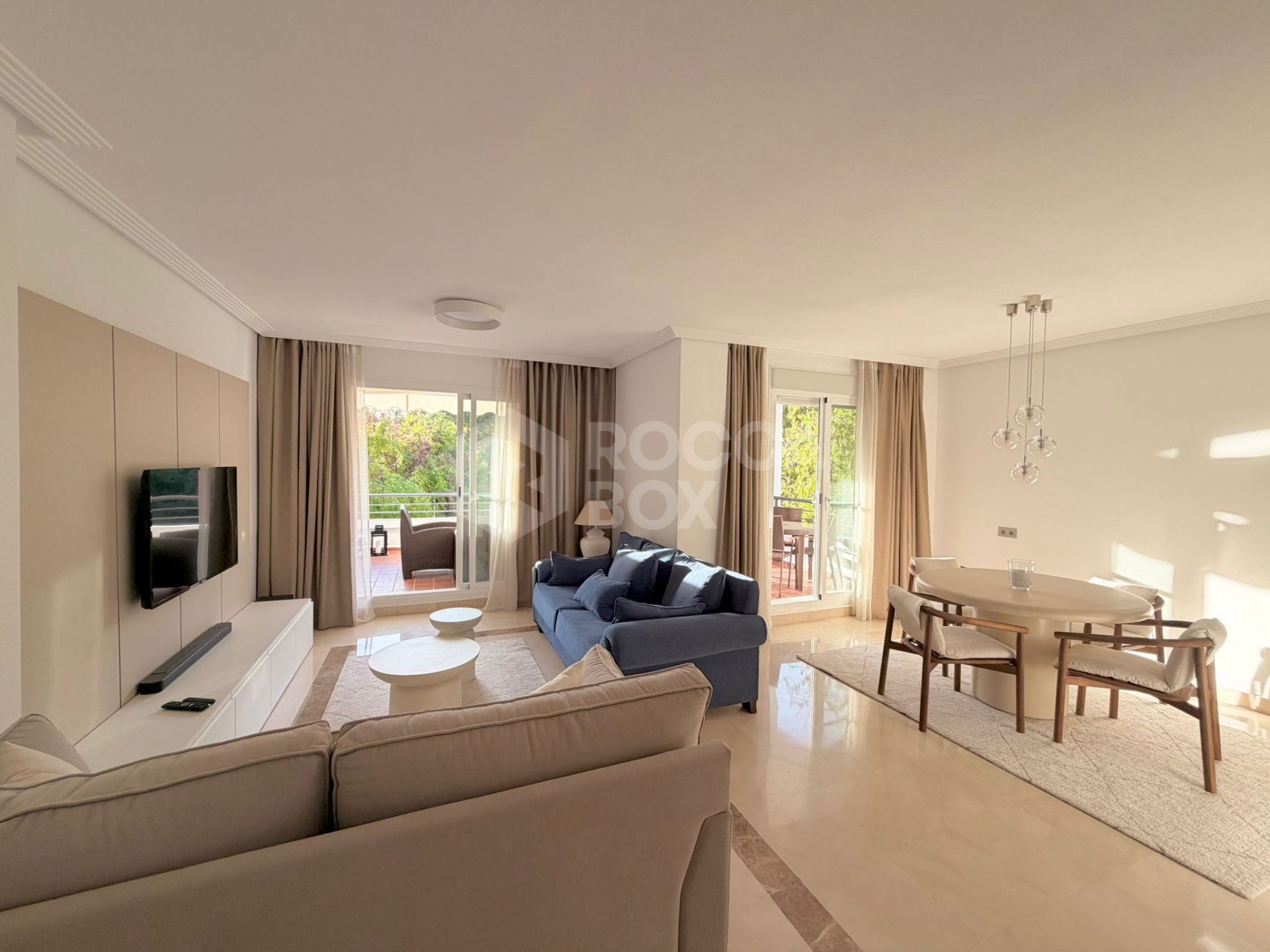 Luxury Apartment with Panoramic Mountain and Golf Views