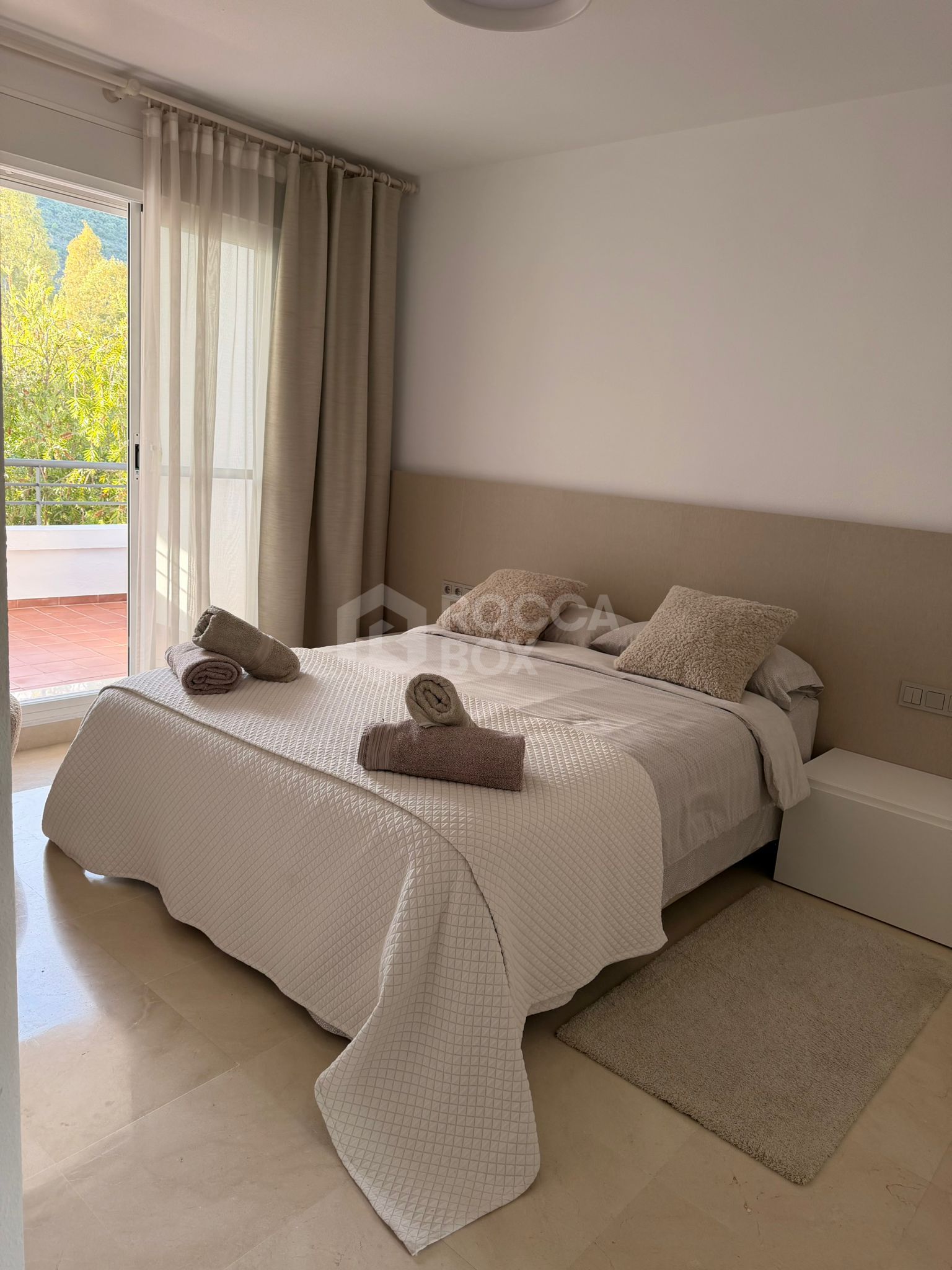 Luxury Apartment with Panoramic Mountain and Golf Views