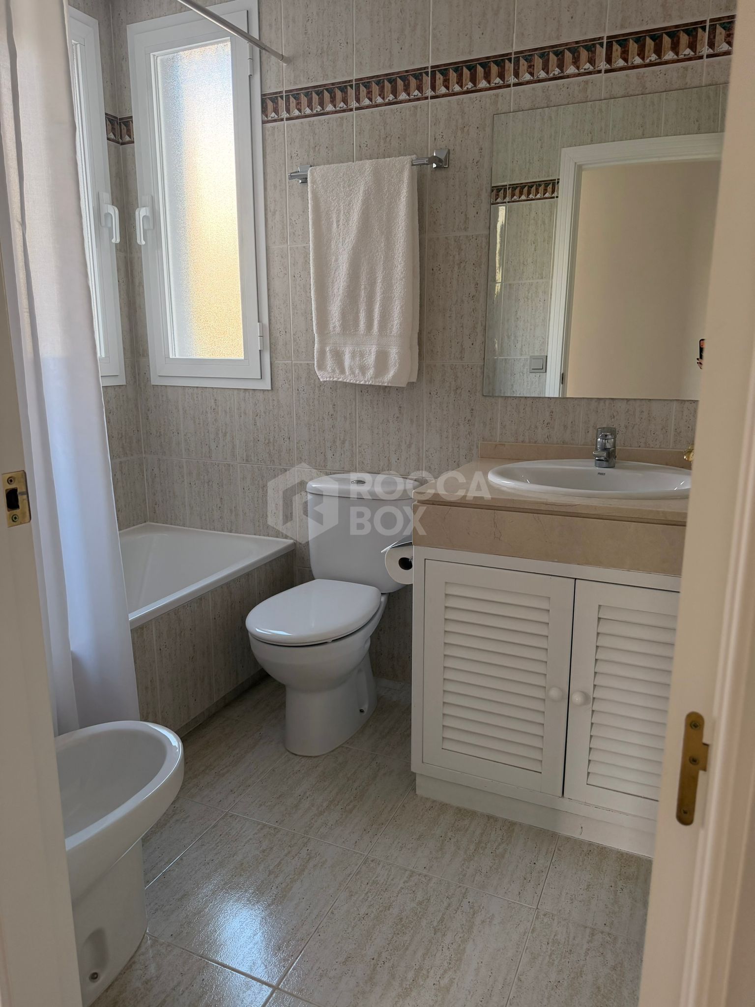 Luxury Apartment with Panoramic Mountain and Golf Views