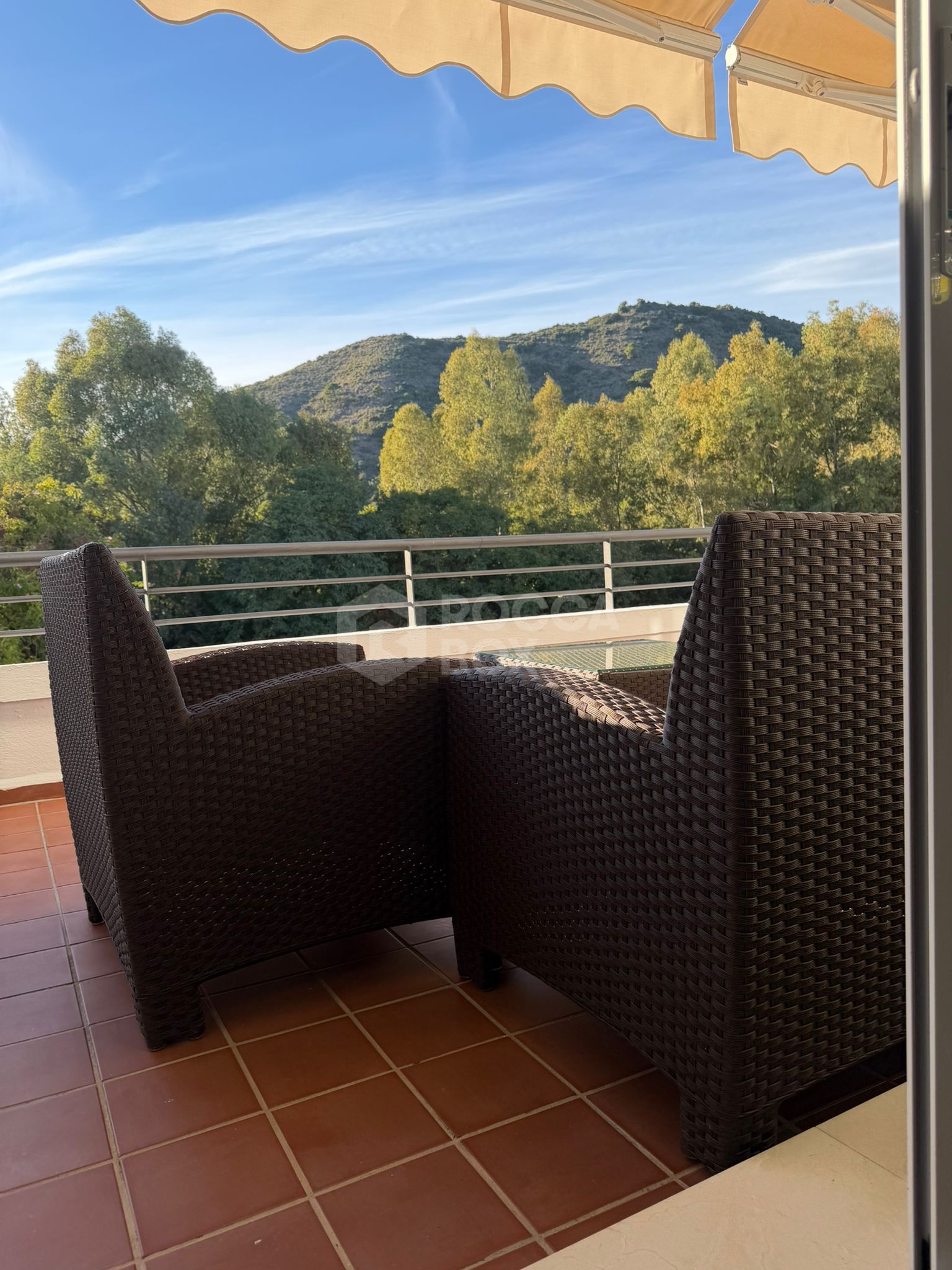 Luxury Apartment with Panoramic Mountain and Golf Views