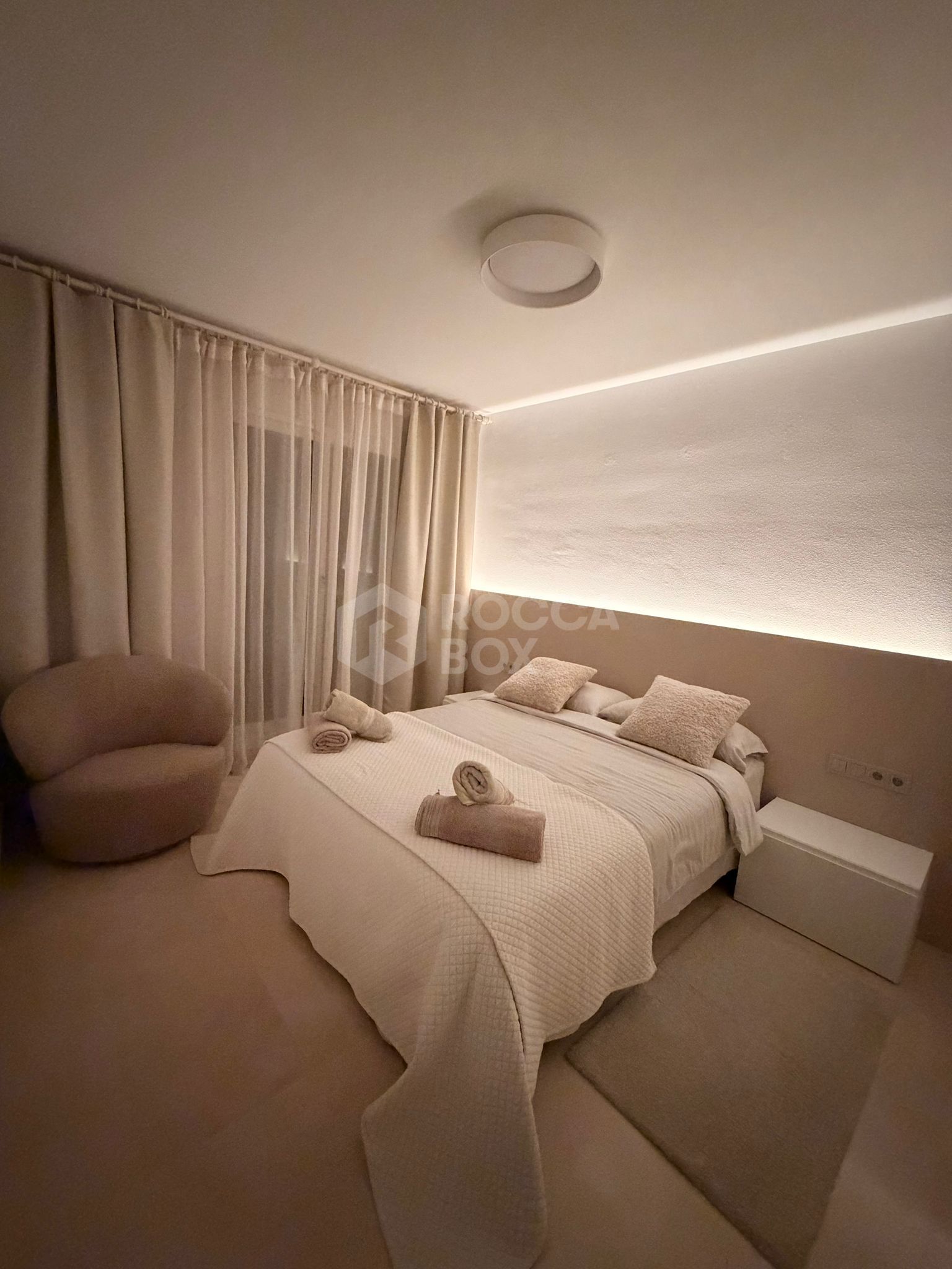 Luxury Apartment with Panoramic Mountain and Golf Views